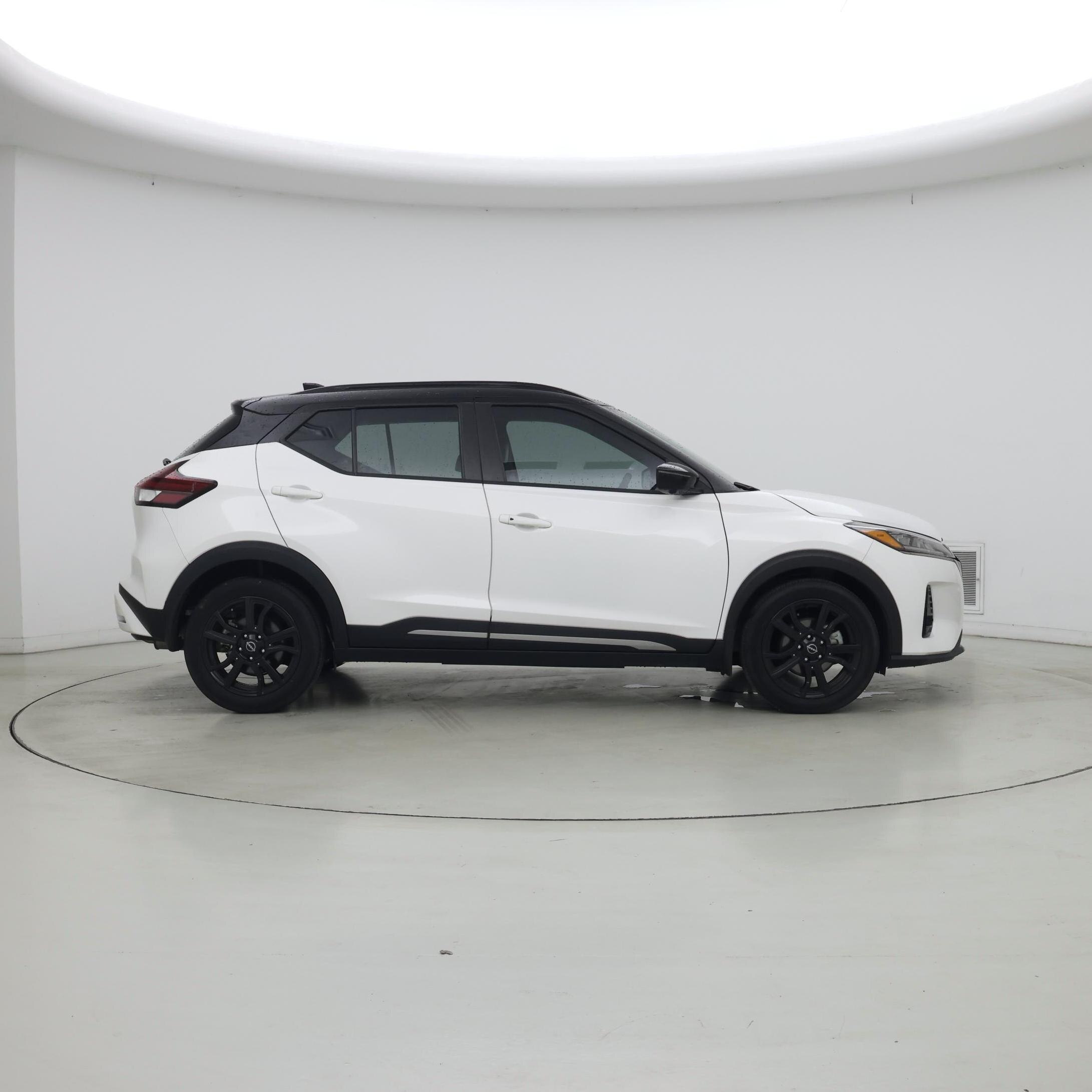Thumbnail: 2023 Nissan Kicks - 7