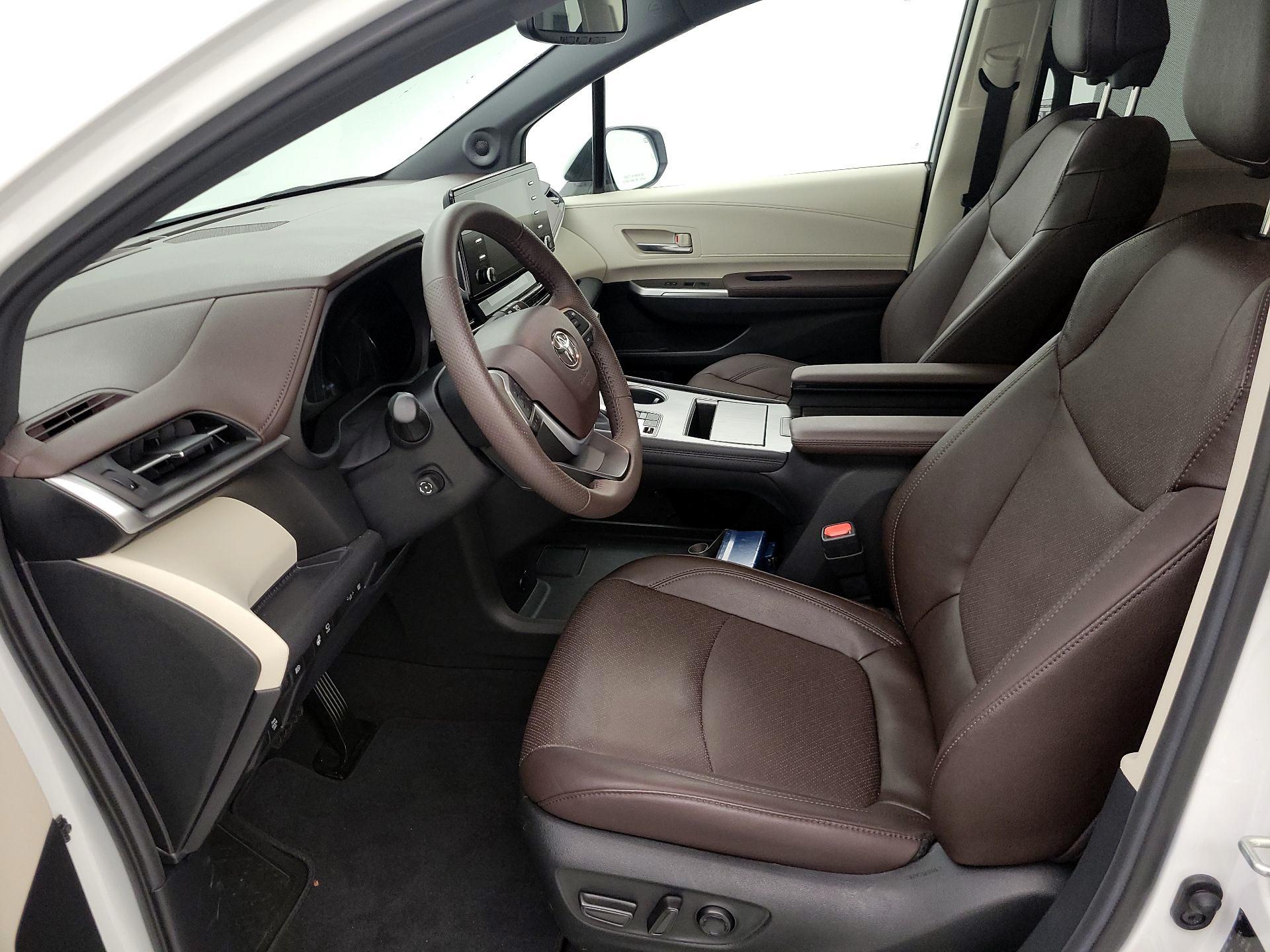 Thumbnail: 2024 Toyota Sienna - 11