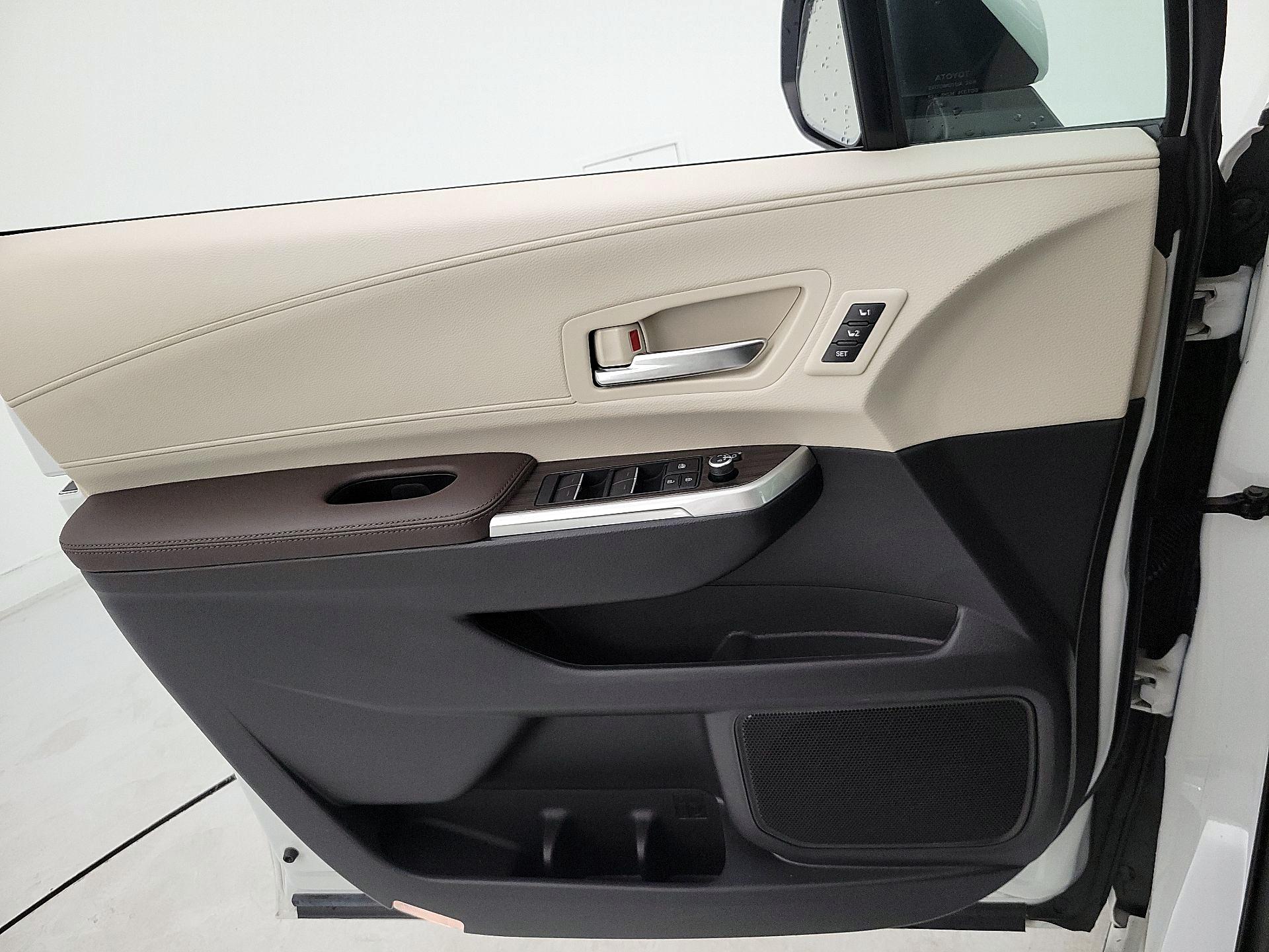 Thumbnail: 2024 Toyota Sienna - 12