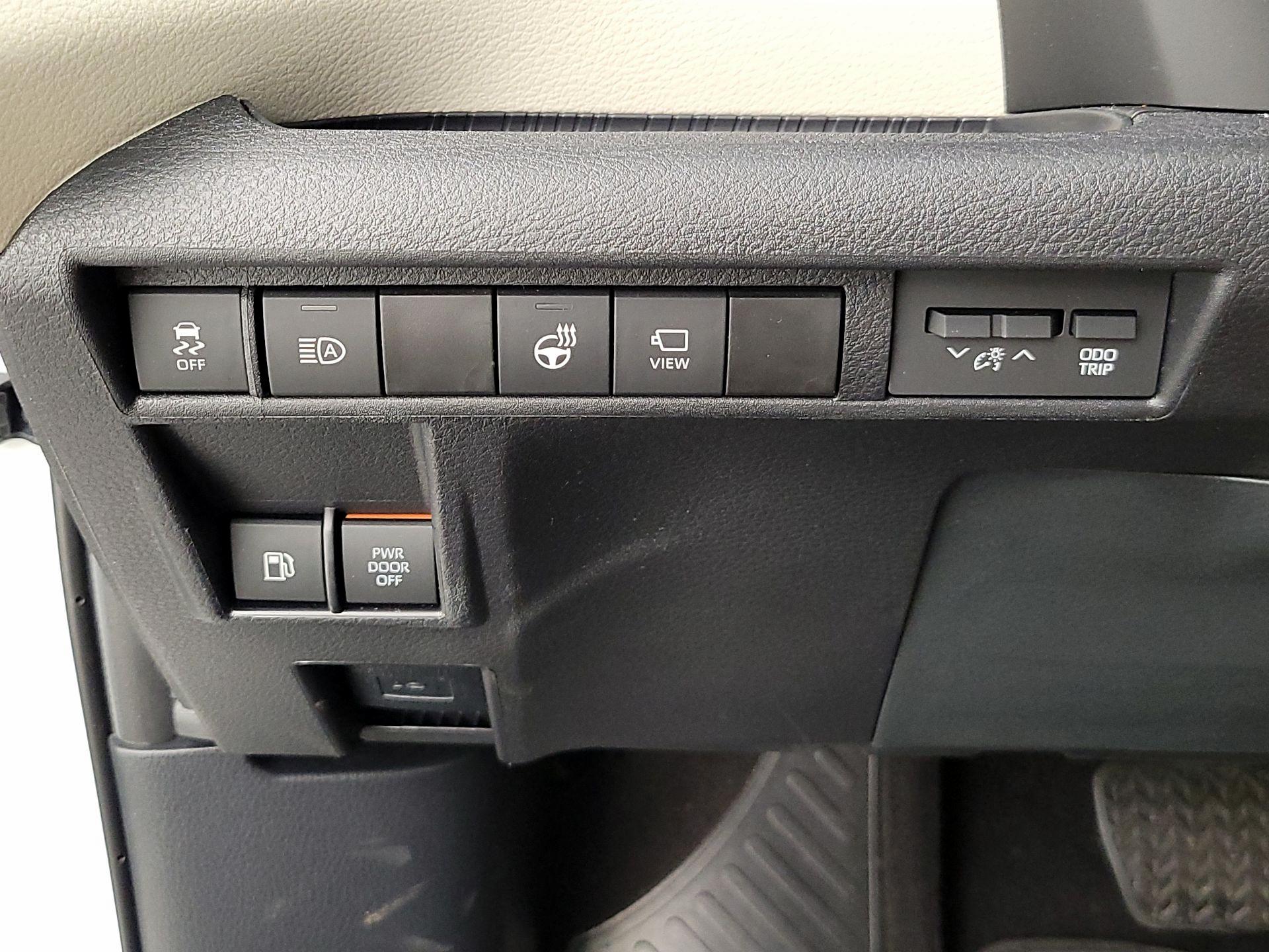 Thumbnail: 2024 Toyota Sienna - 13