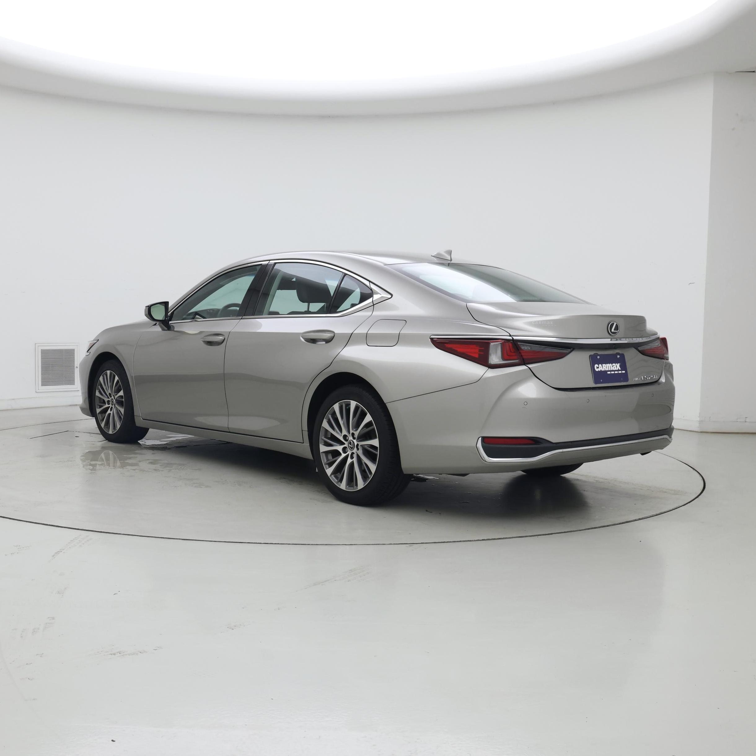 Thumbnail: 2021 Lexus ES - 2