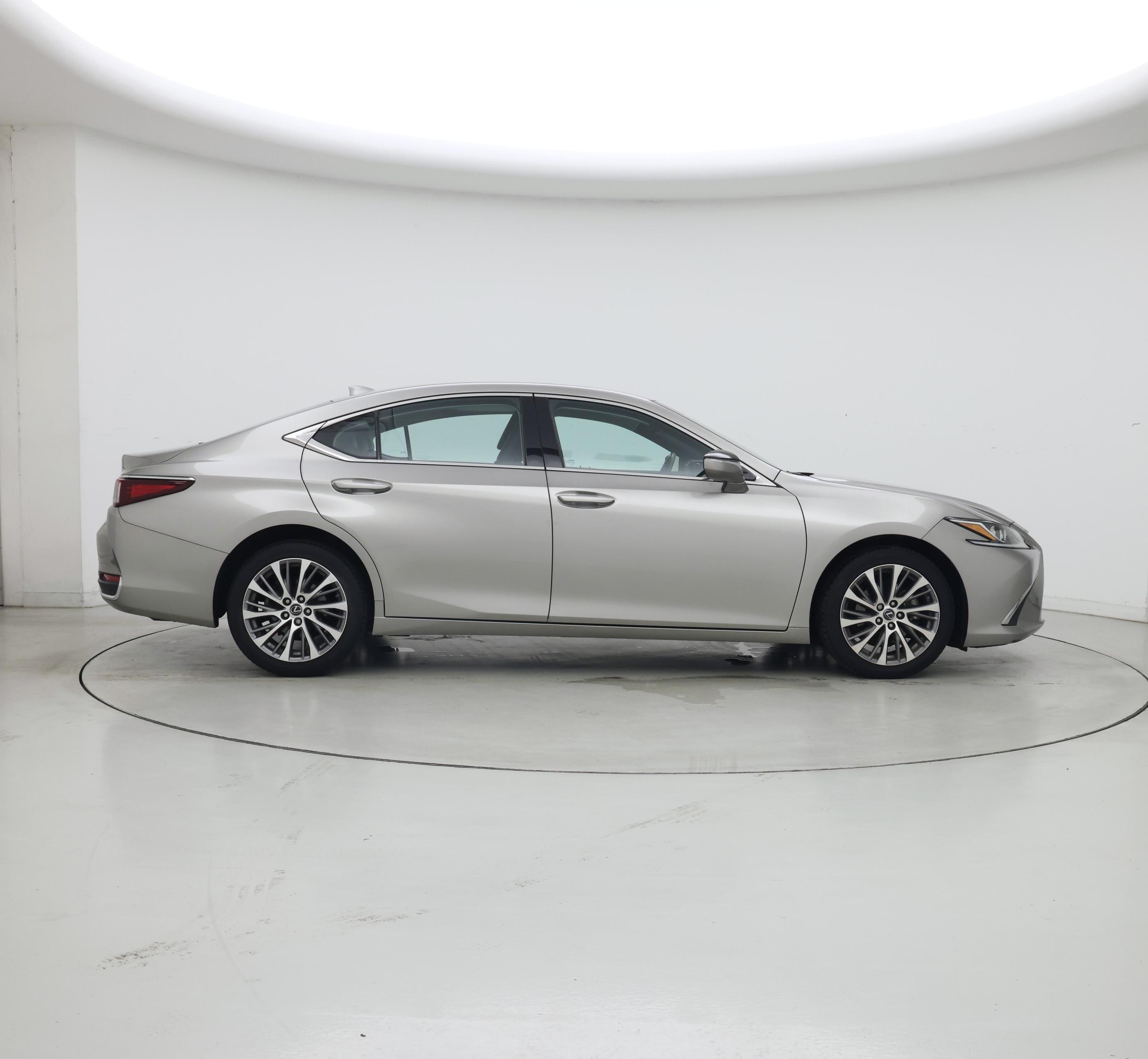 Thumbnail: 2021 Lexus ES - 7