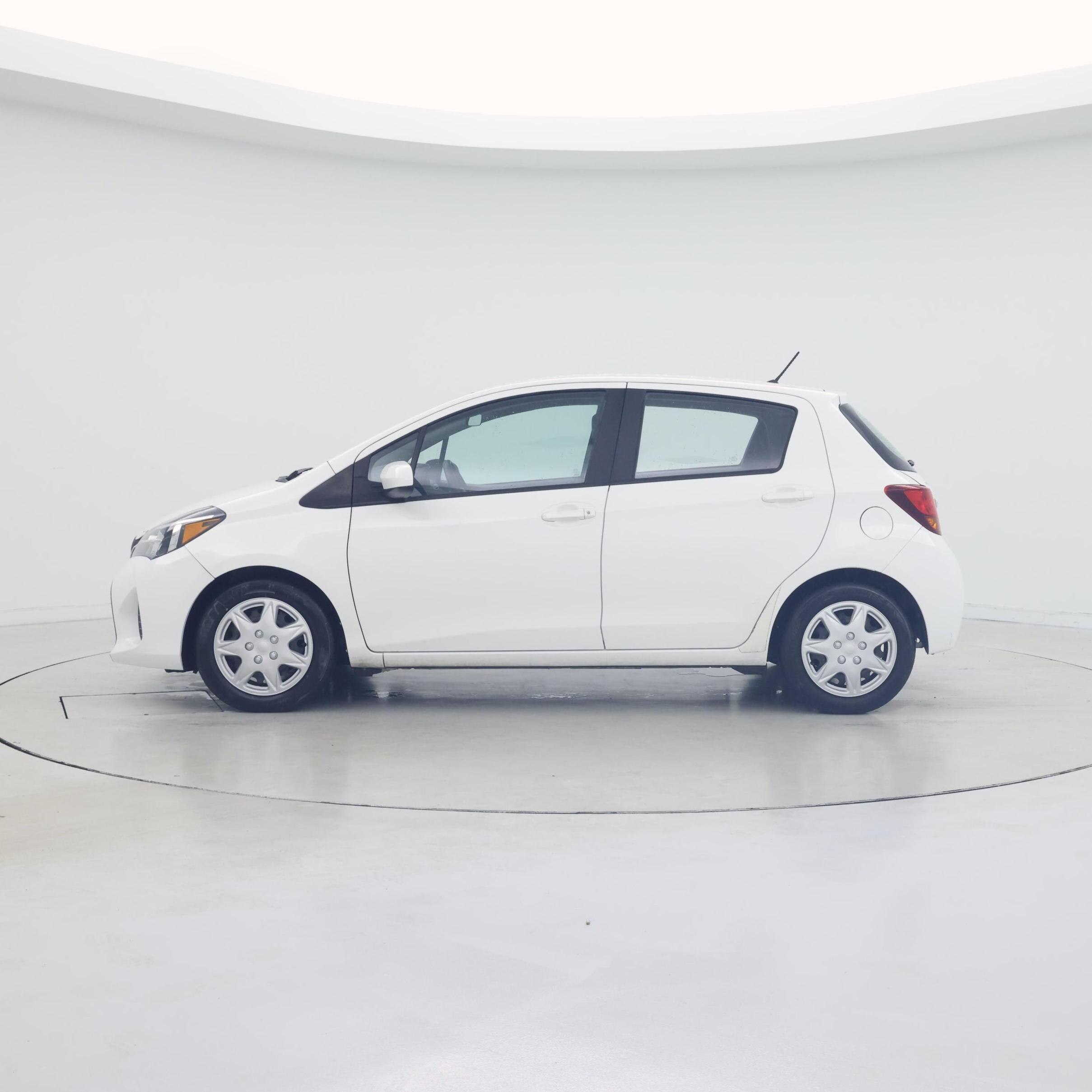 Thumbnail: 2017 Toyota Yaris - 3
