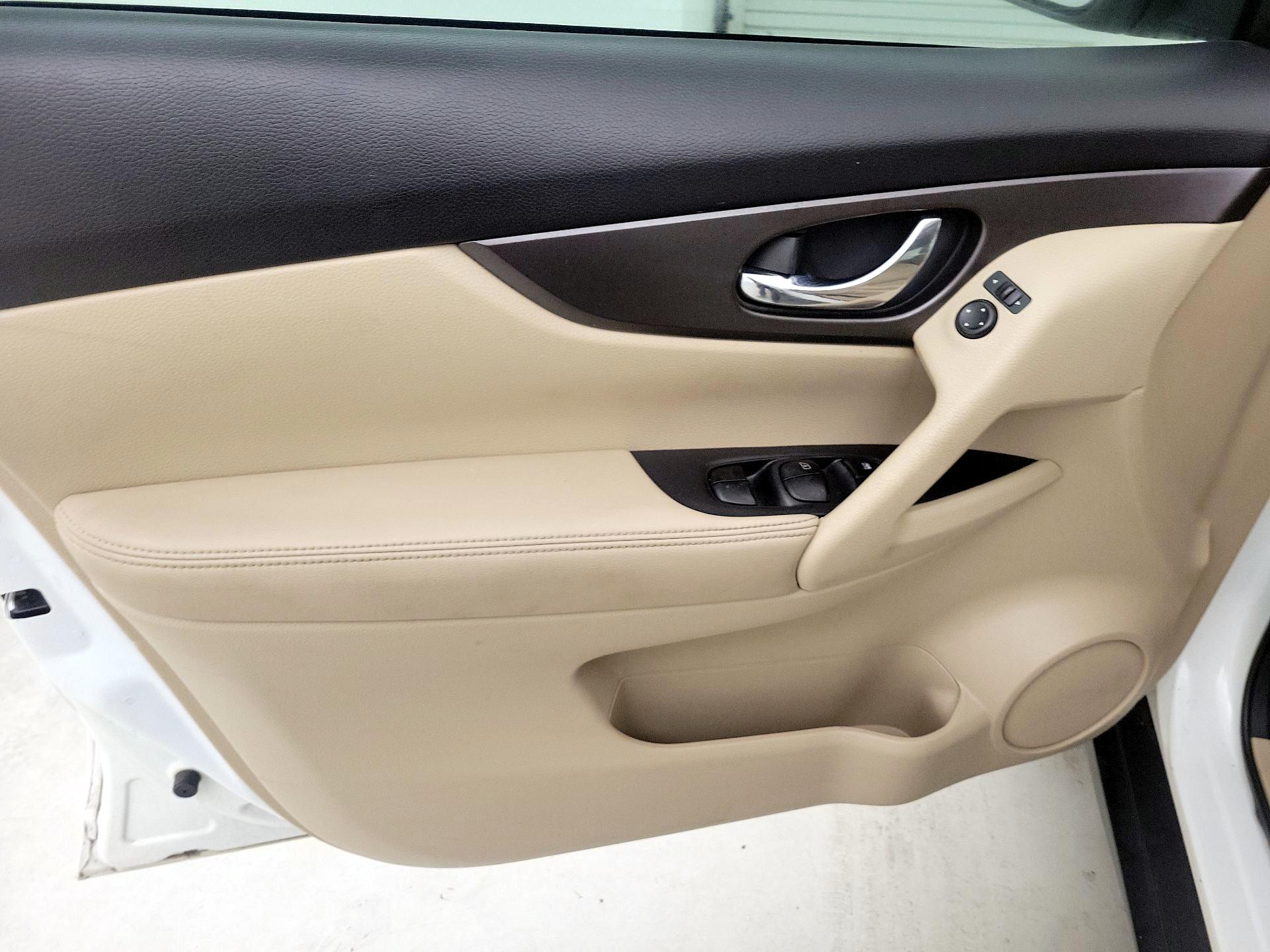 Thumbnail: 2015 Nissan Rogue - 12