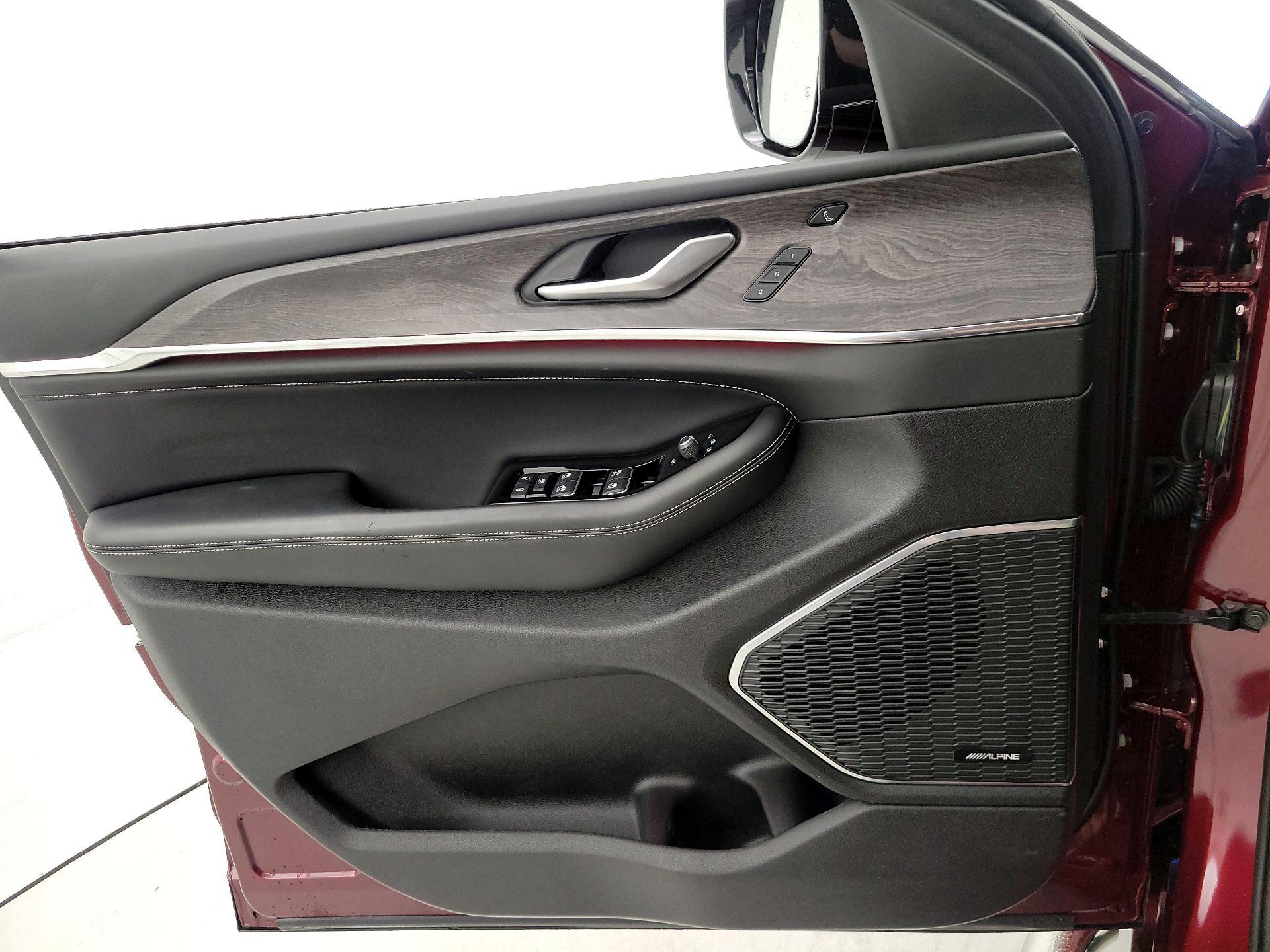 Thumbnail: 2023 Jeep Grand Cherokee - 12