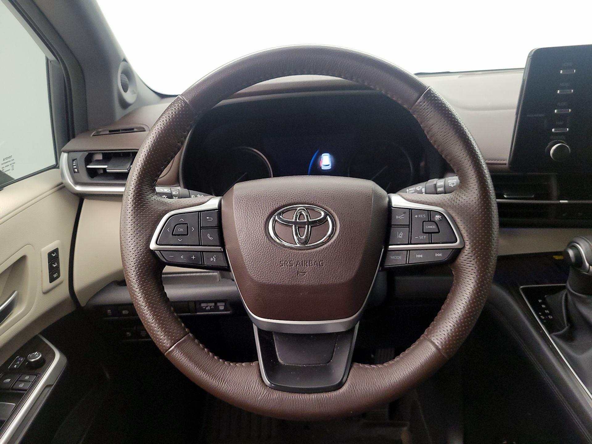 Thumbnail: 2023 Toyota Sienna - 10