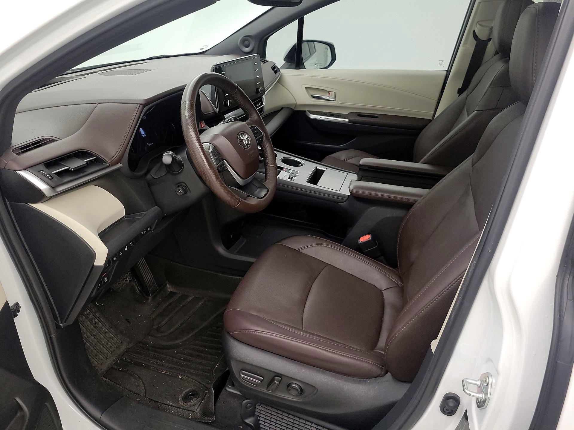 Thumbnail: 2023 Toyota Sienna - 11