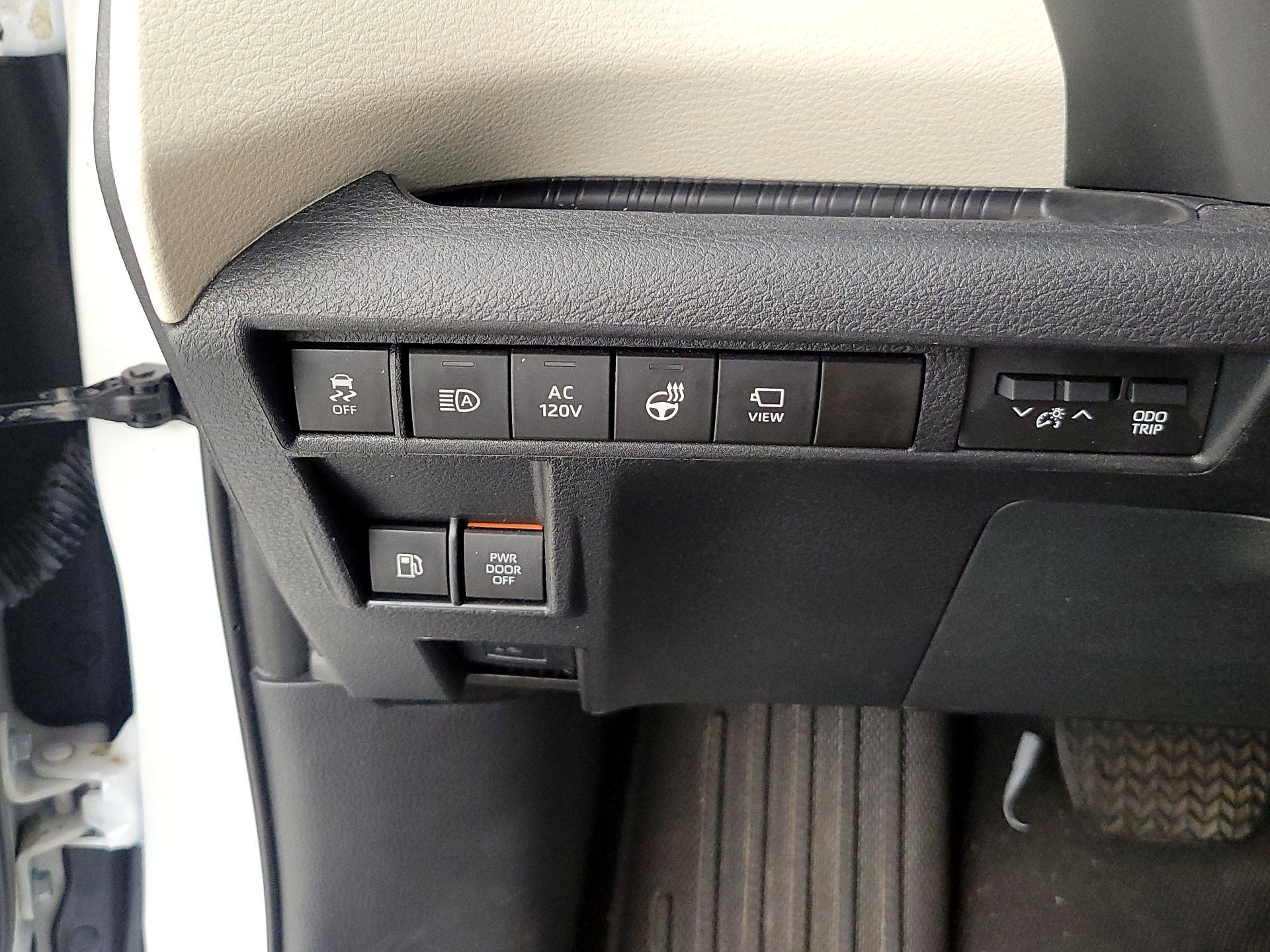 Thumbnail: 2023 Toyota Sienna - 13