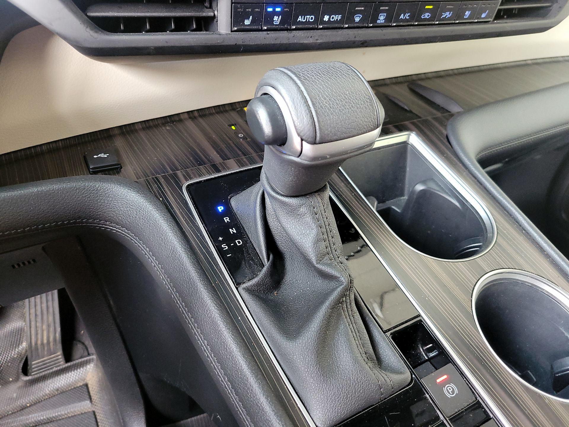 Thumbnail: 2023 Toyota Sienna - 18