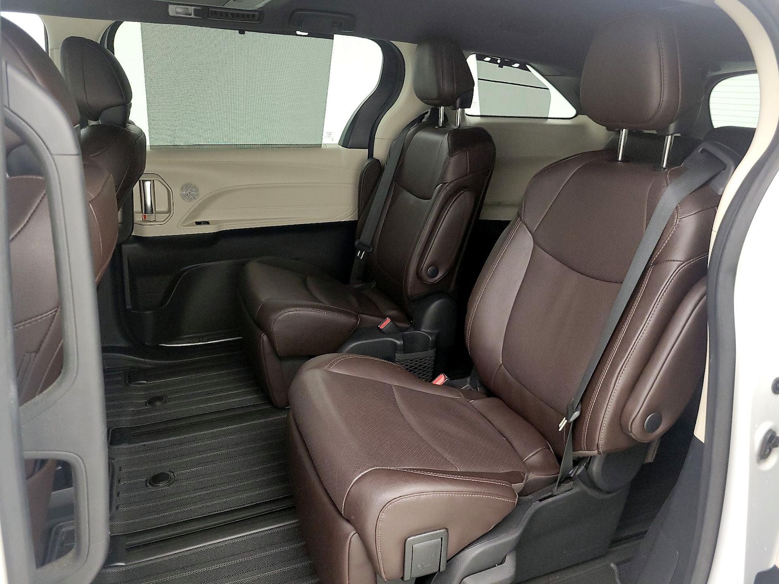 2023 Toyota Sienna Platinum - Photo 22