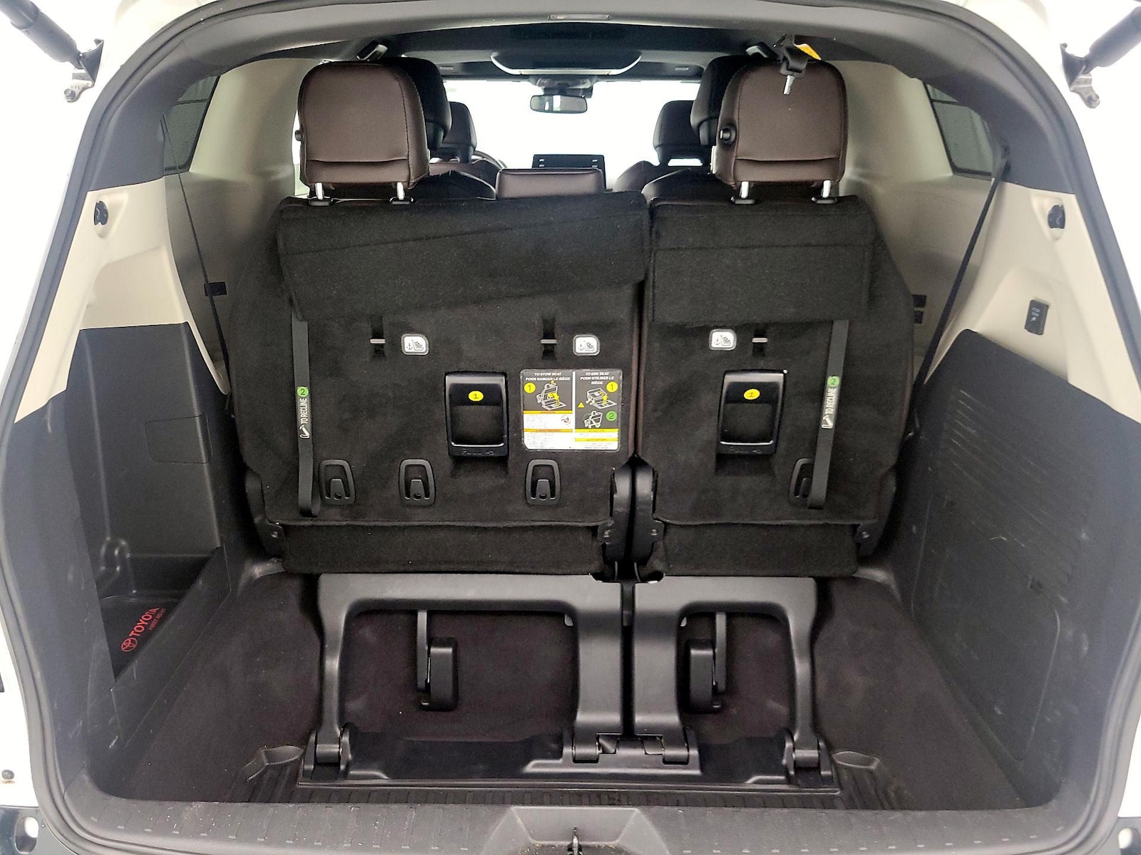 2023 Toyota Sienna Platinum - Photo 24
