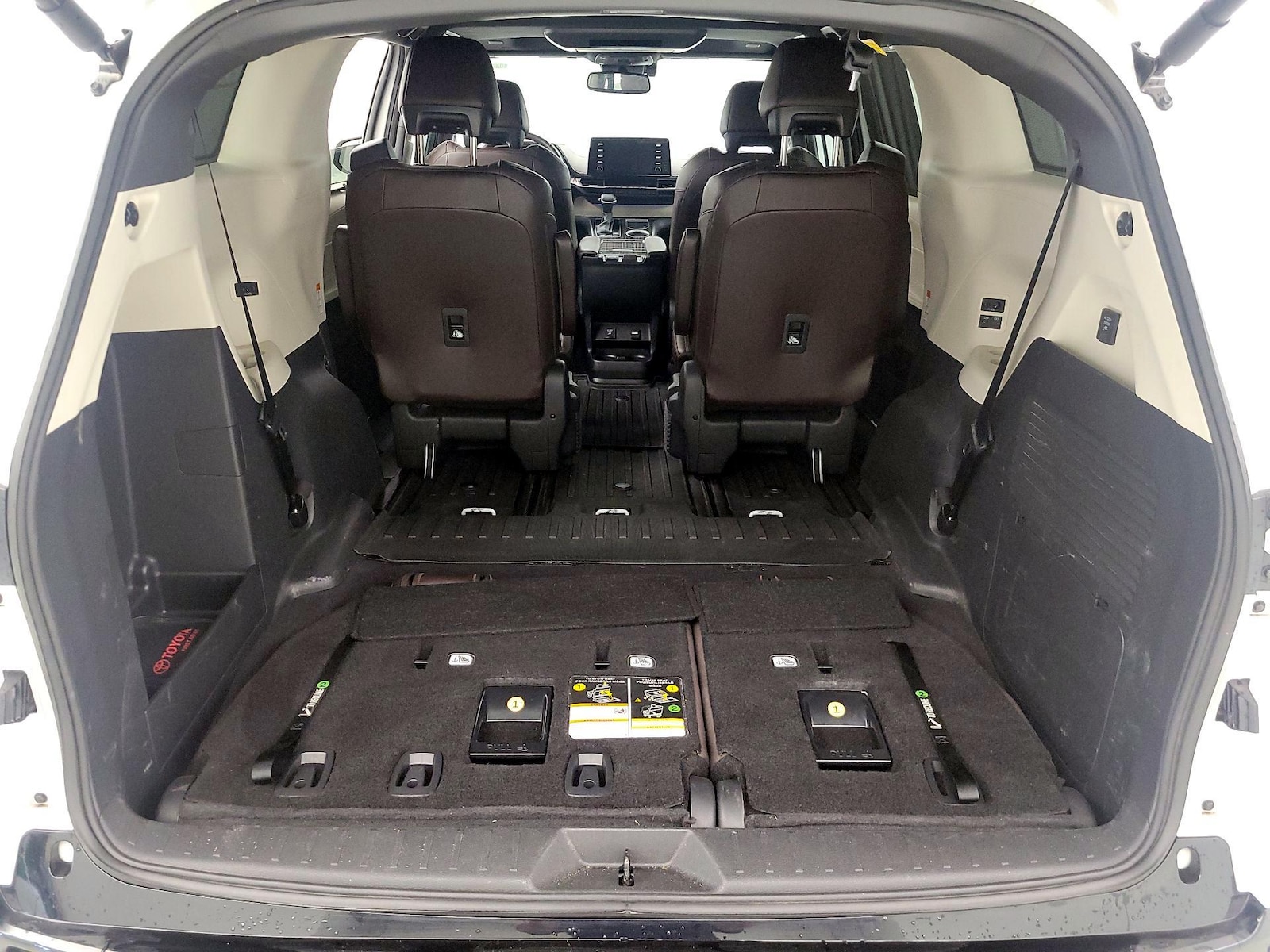 2023 Toyota Sienna Platinum - Photo 25