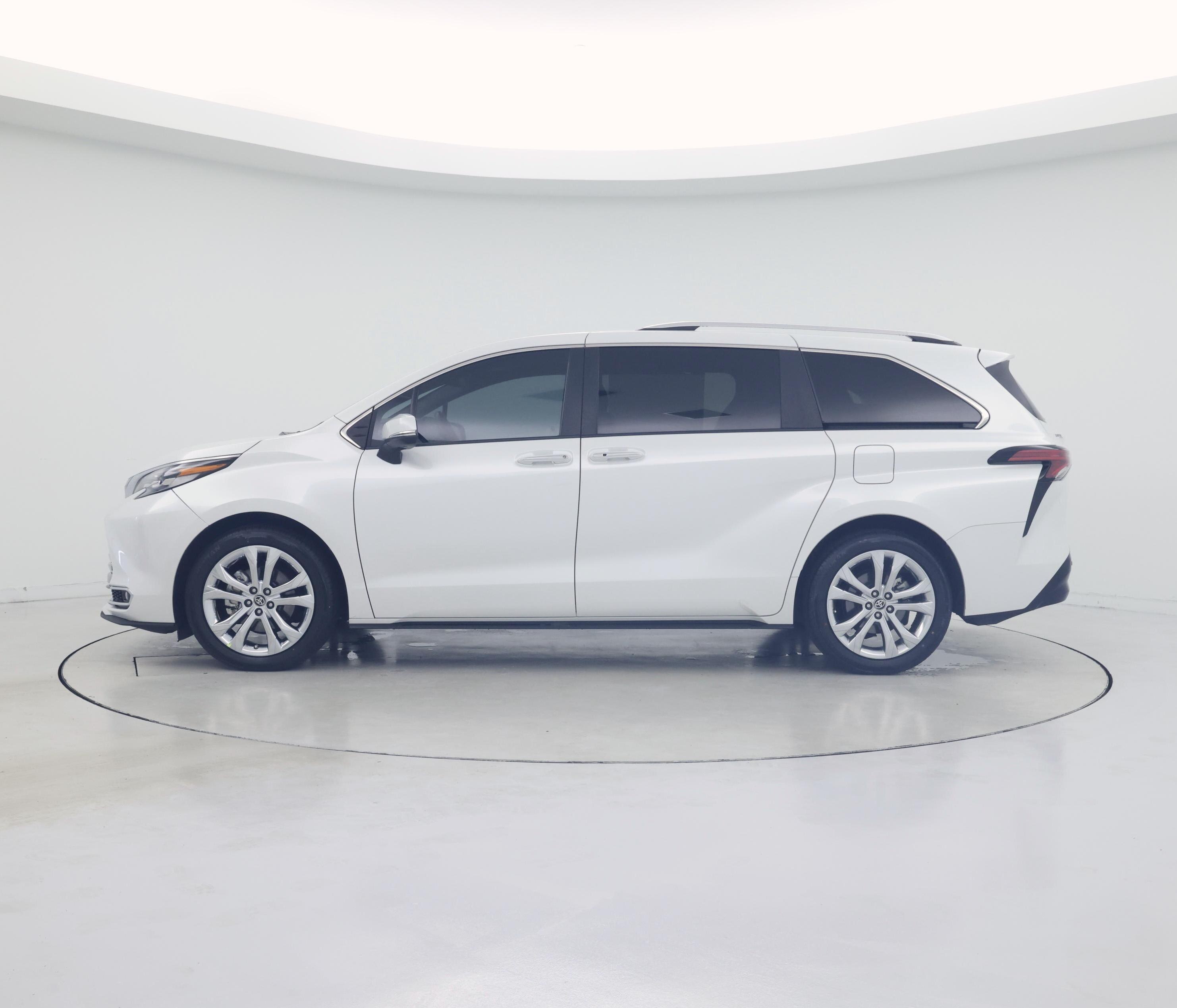 Thumbnail: 2023 Toyota Sienna - 3