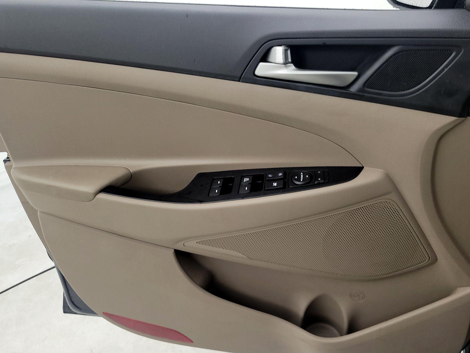 Thumbnail: 2019 Hyundai Tucson - 12