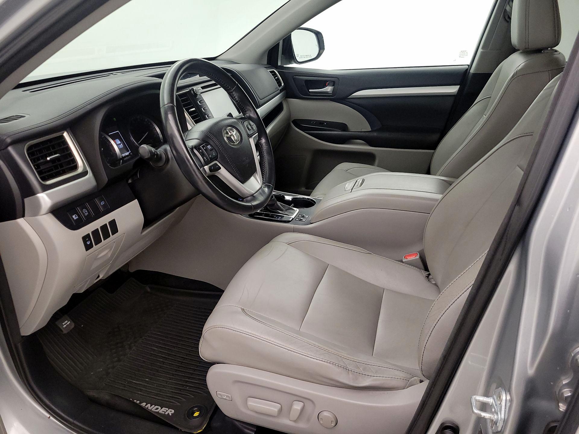 Thumbnail: 2017 Toyota Highlander - 11