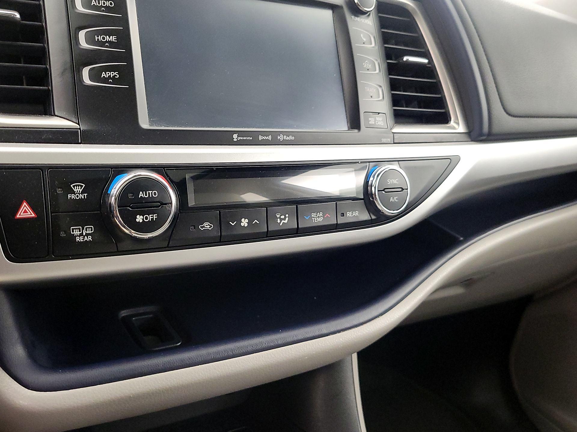 Thumbnail: 2017 Toyota Highlander - 17