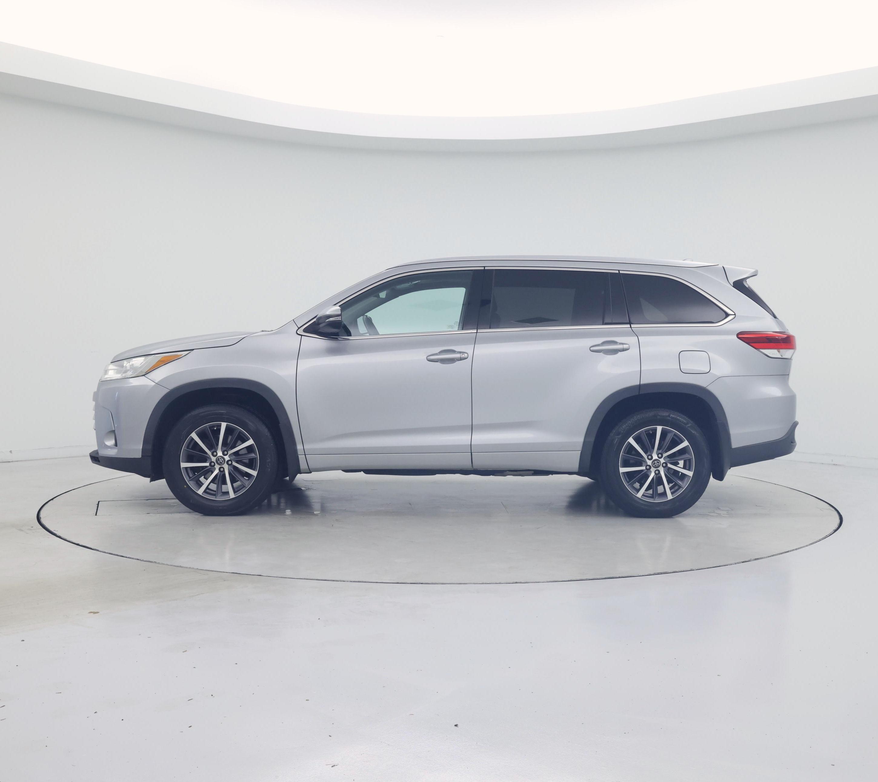 Thumbnail: 2017 Toyota Highlander - 3