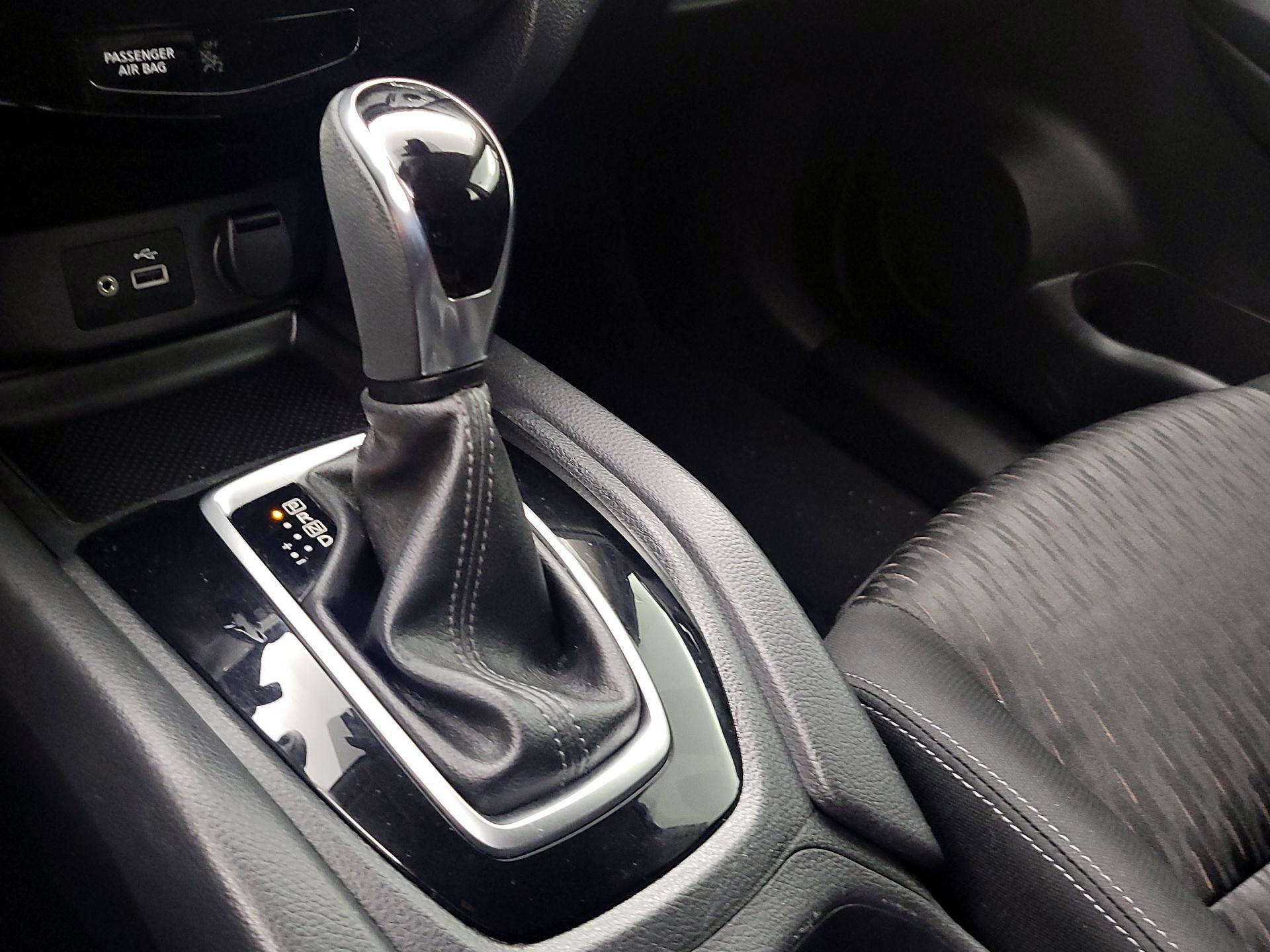 Thumbnail: 2019 Nissan Rogue - 17