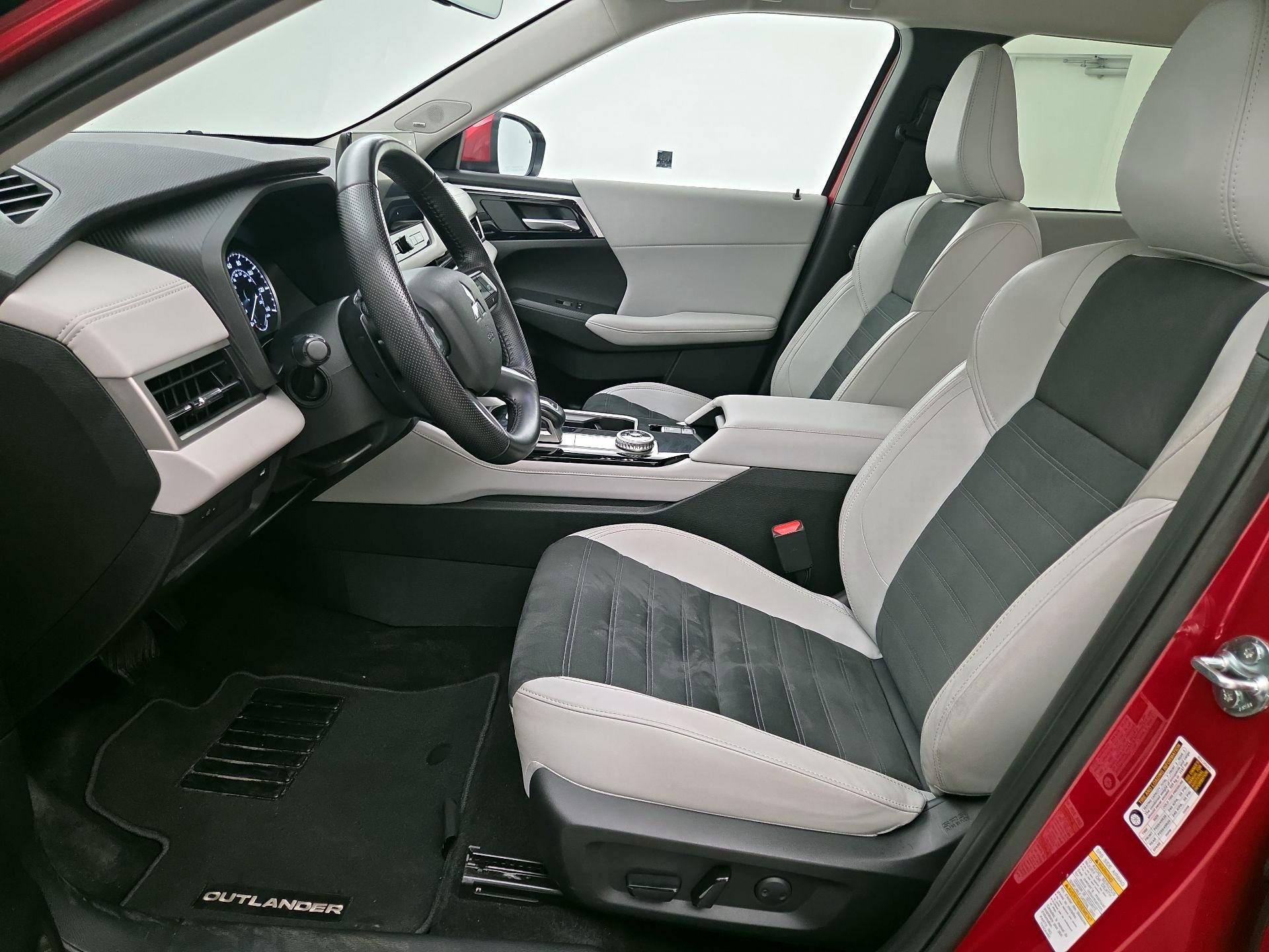 Thumbnail: 2025 Mitsubishi Outlander - 11