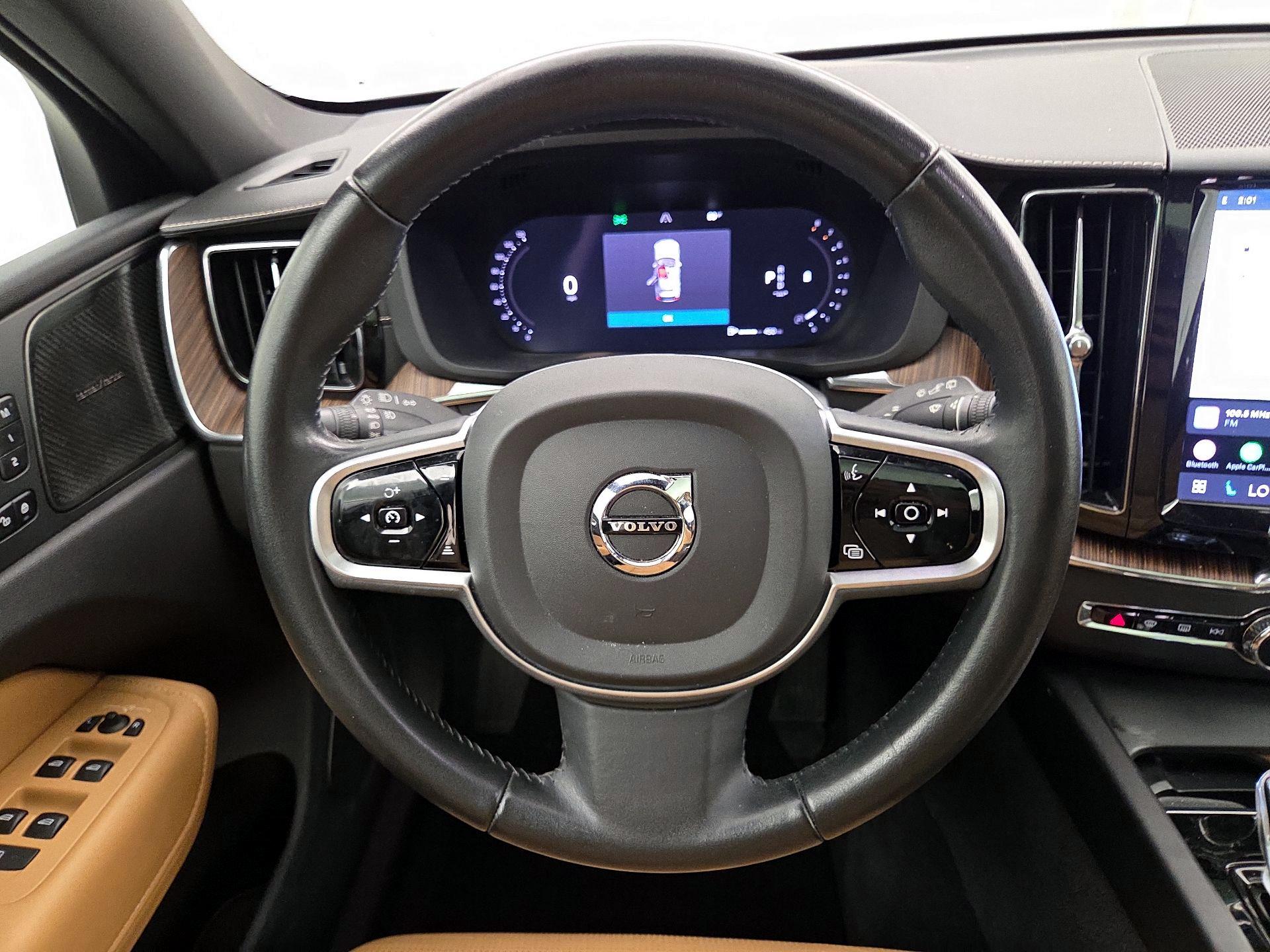 Thumbnail: 2022 Volvo XC60 - 10
