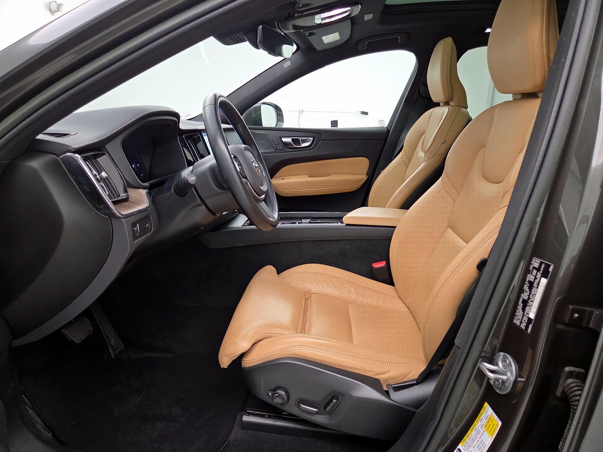 Thumbnail: 2022 Volvo XC60 - 11