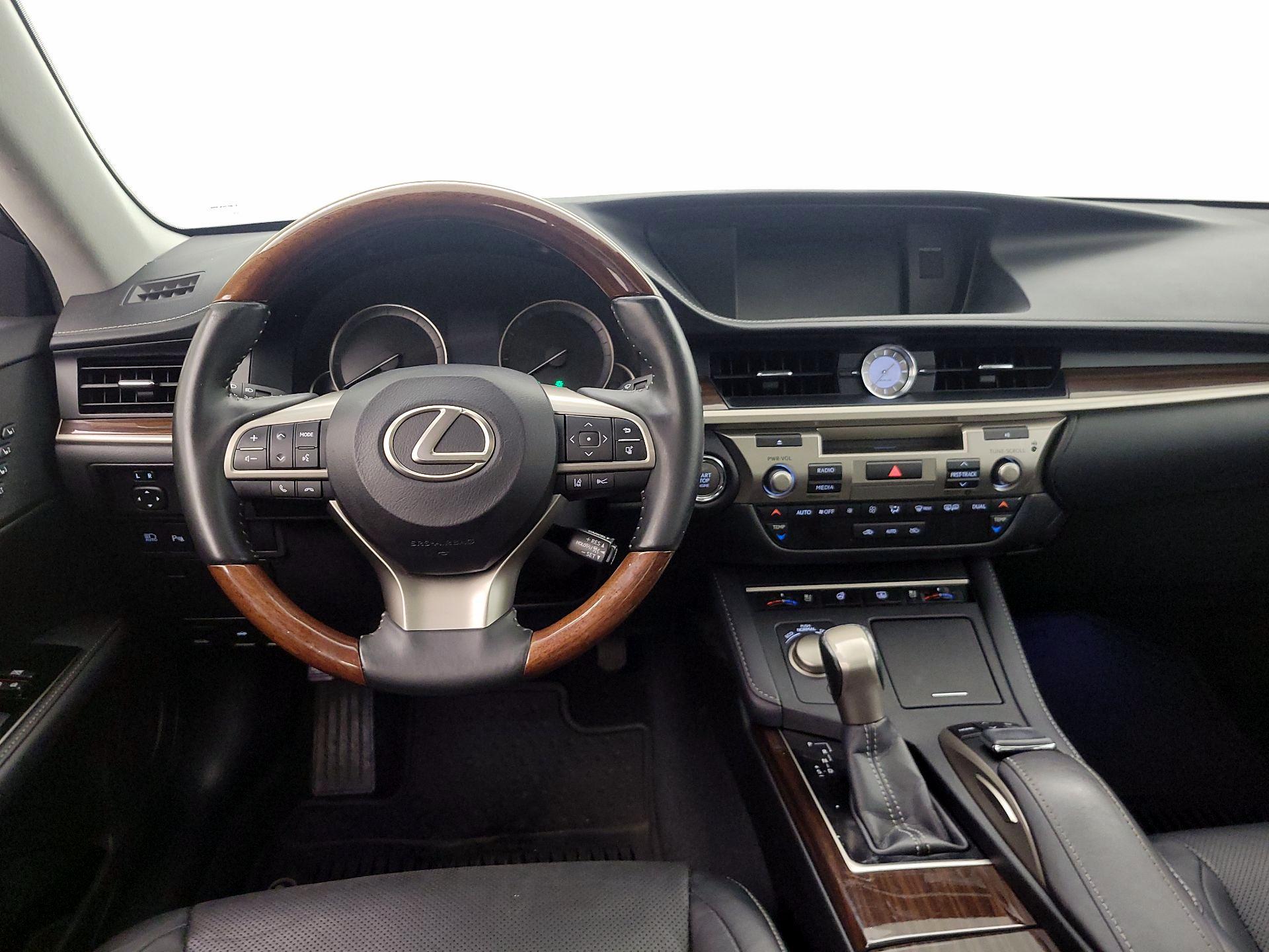 Thumbnail: 2017 Lexus ES - 10