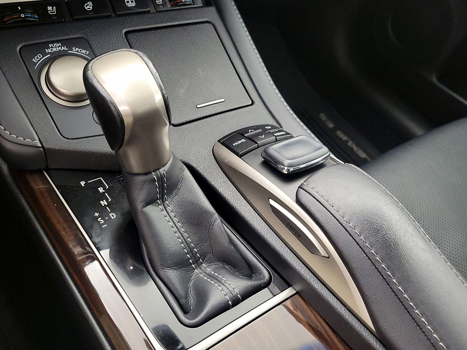 Thumbnail: 2017 Lexus ES - 18