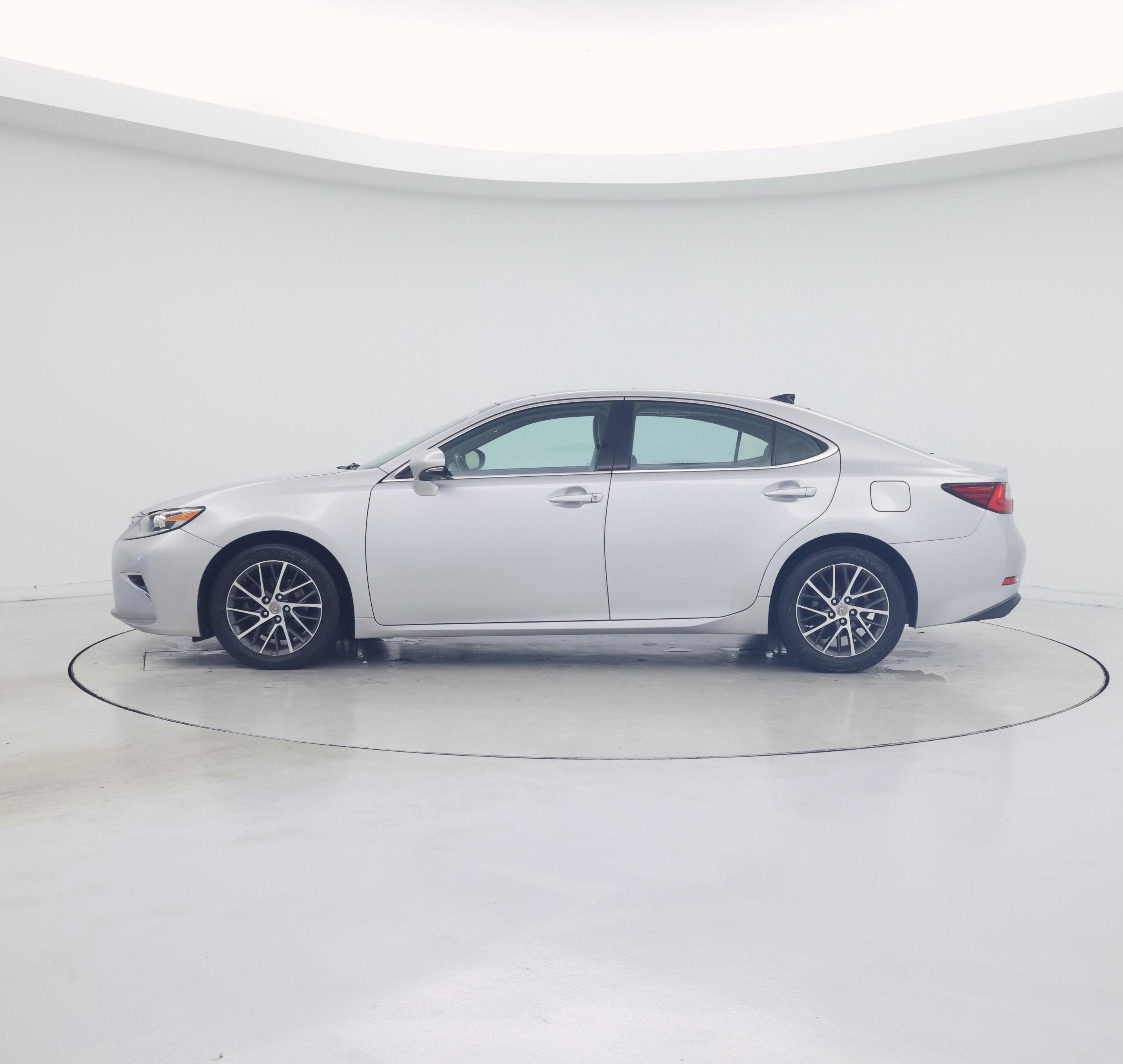 Thumbnail: 2017 Lexus ES - 3