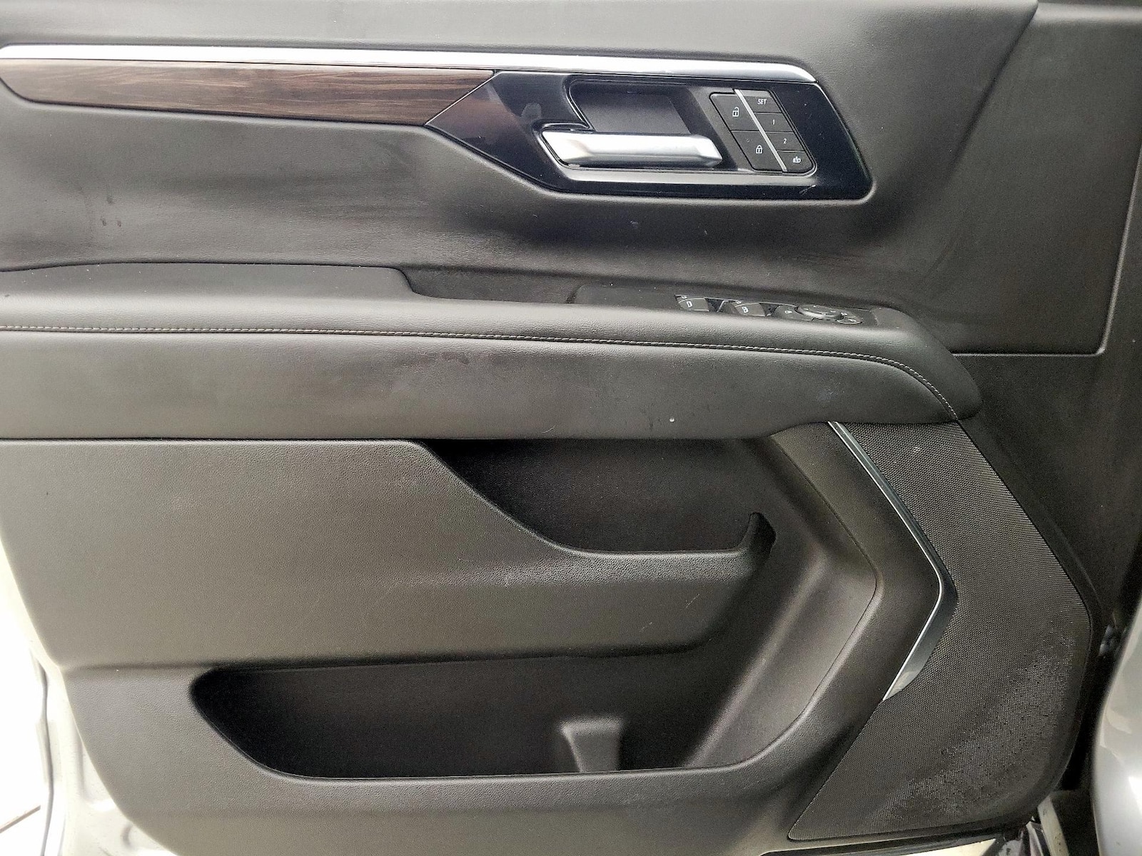 2025 Chevrolet Tahoe LT - Photo 13