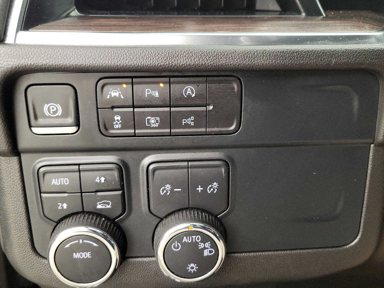 2025 Chevrolet Tahoe LT - Photo 14