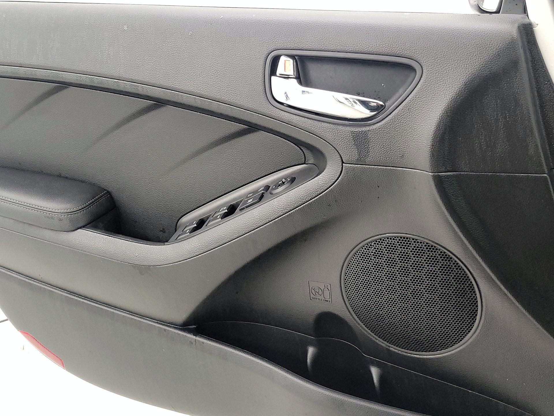 Thumbnail: 2016 Kia Forte - 12