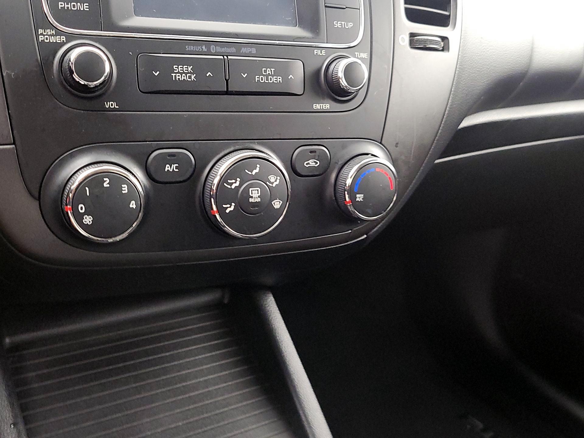 Thumbnail: 2016 Kia Forte - 16