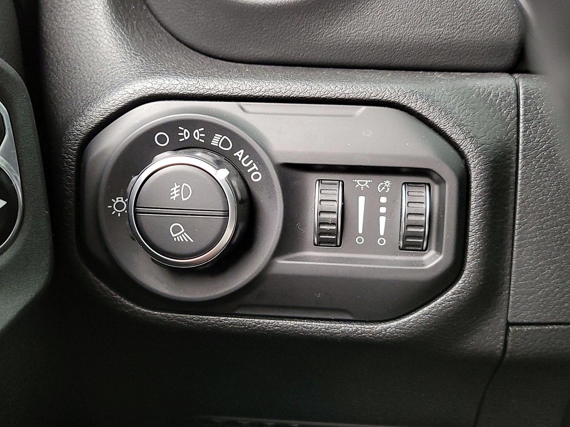 Thumbnail: 2021 Jeep Gladiator - 13