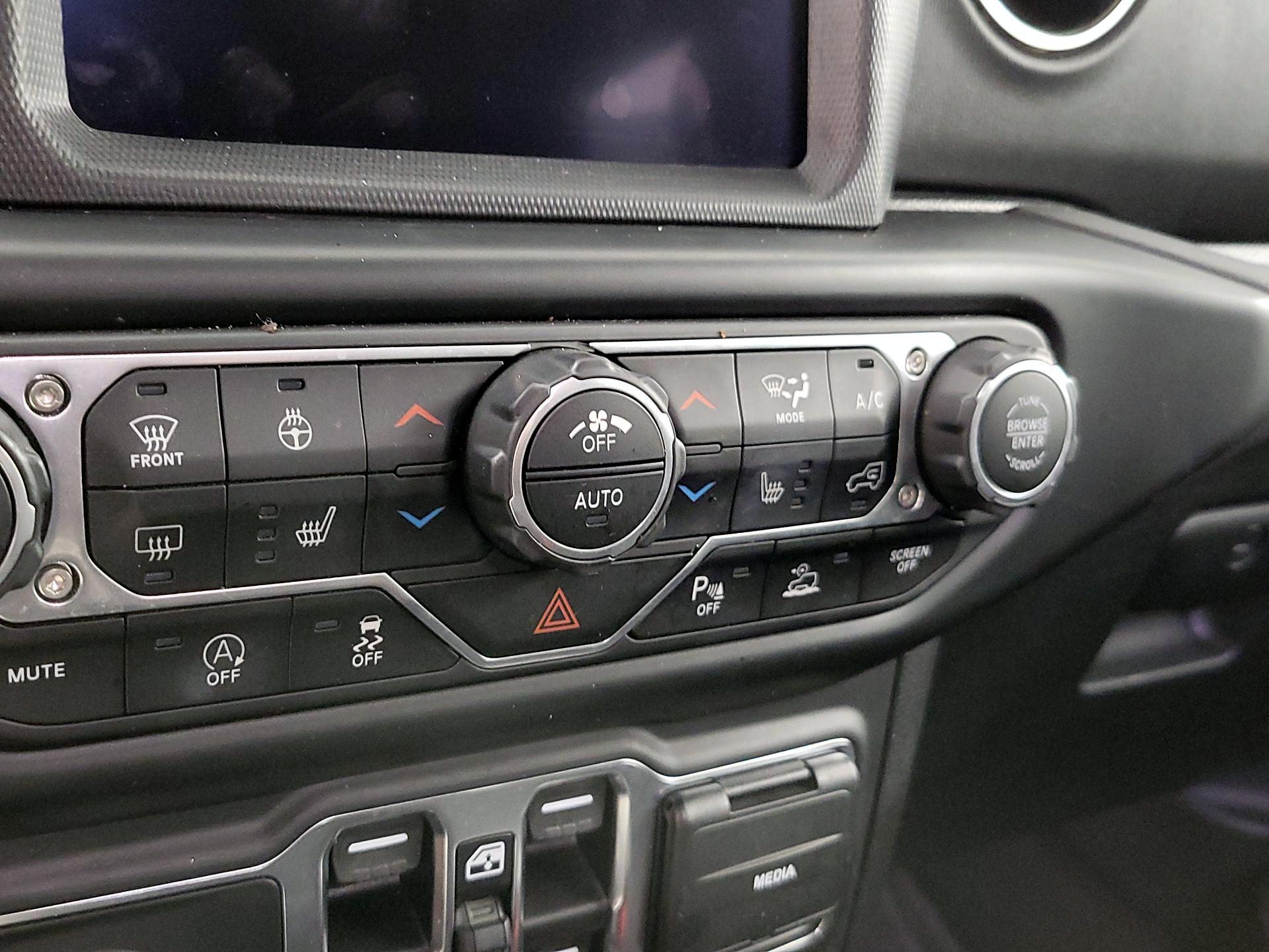 Thumbnail: 2021 Jeep Gladiator - 17