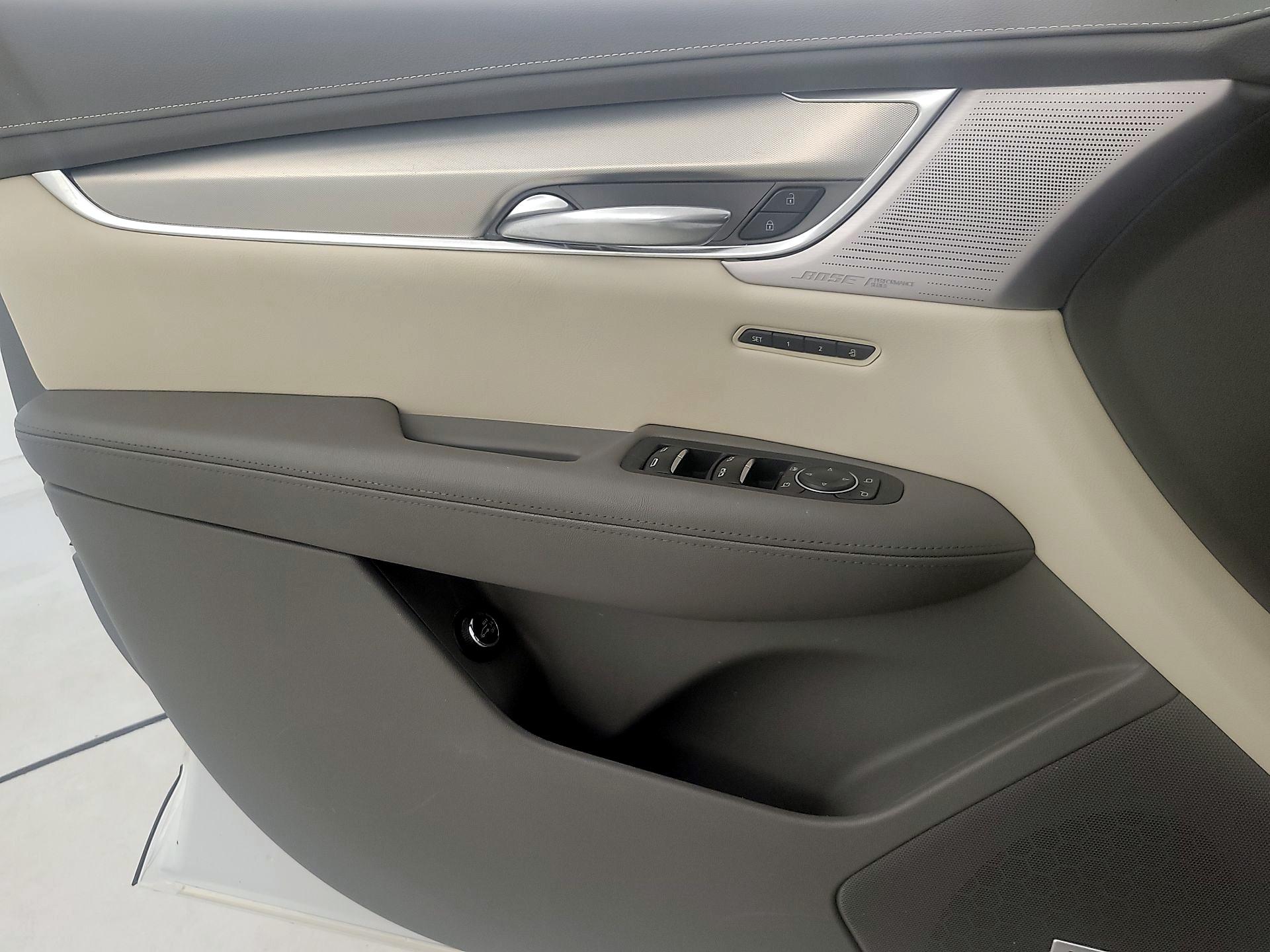 Thumbnail: 2021 Cadillac XT5 - 12