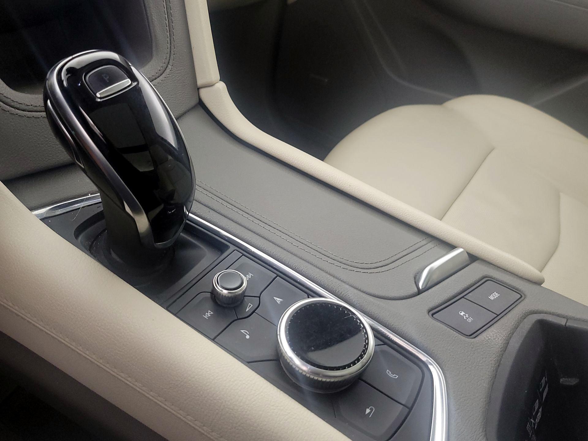 Thumbnail: 2021 Cadillac XT5 - 18