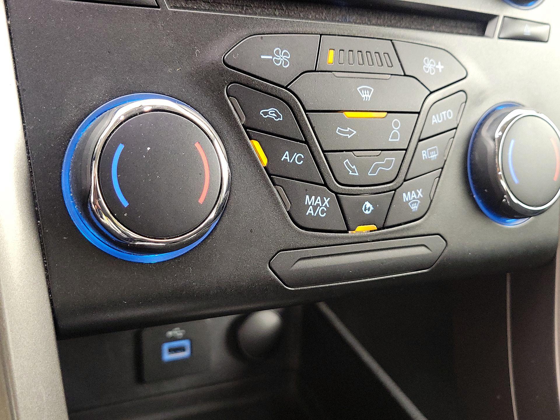 Thumbnail: 2017 Ford Fusion - 16