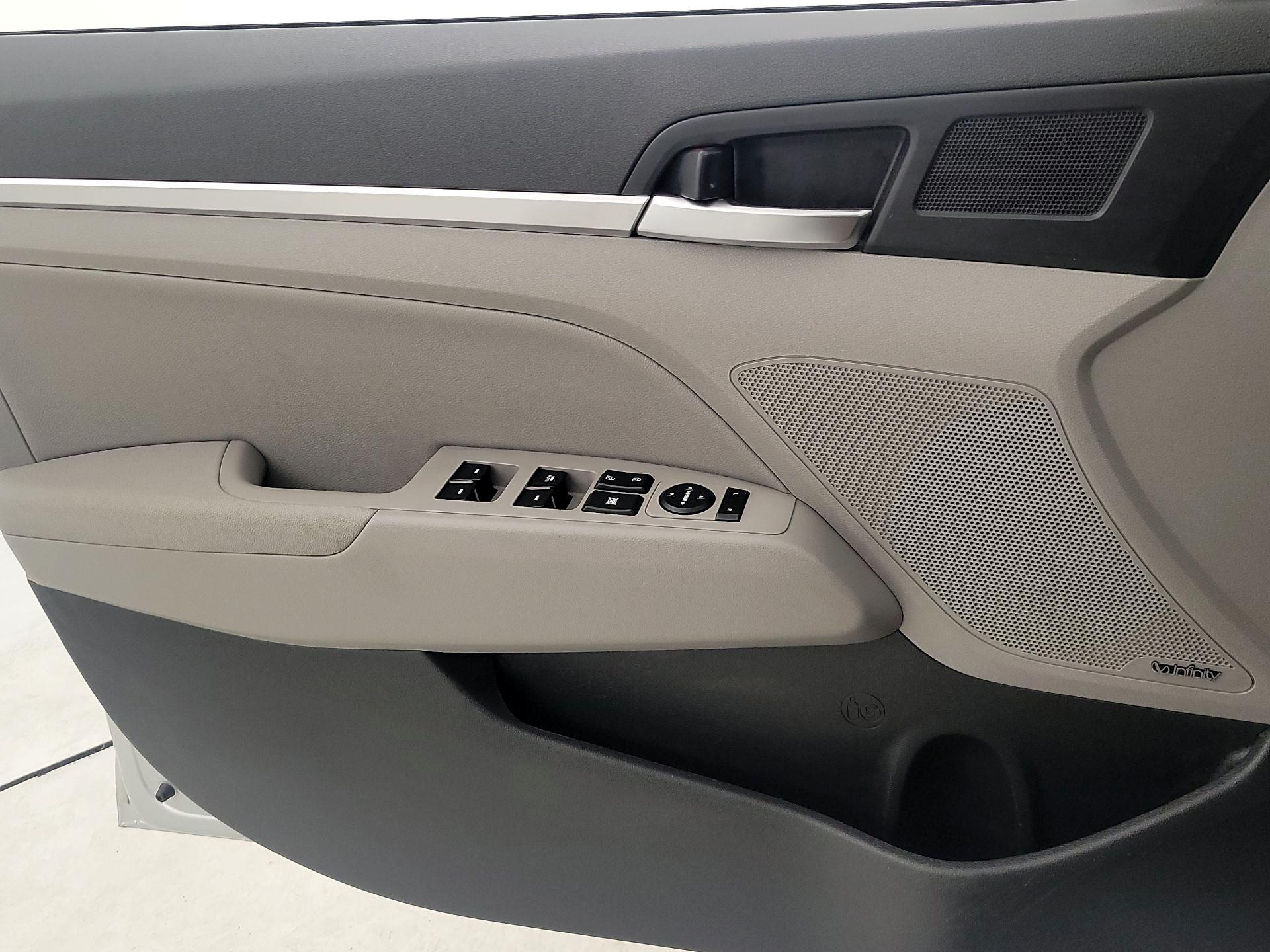 Thumbnail: 2019 Hyundai Elantra - 12
