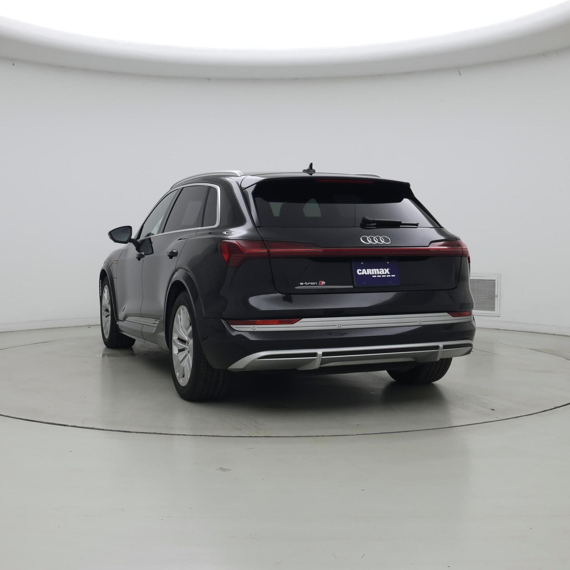 Thumbnail: 2023 Audi e-tron S - 2