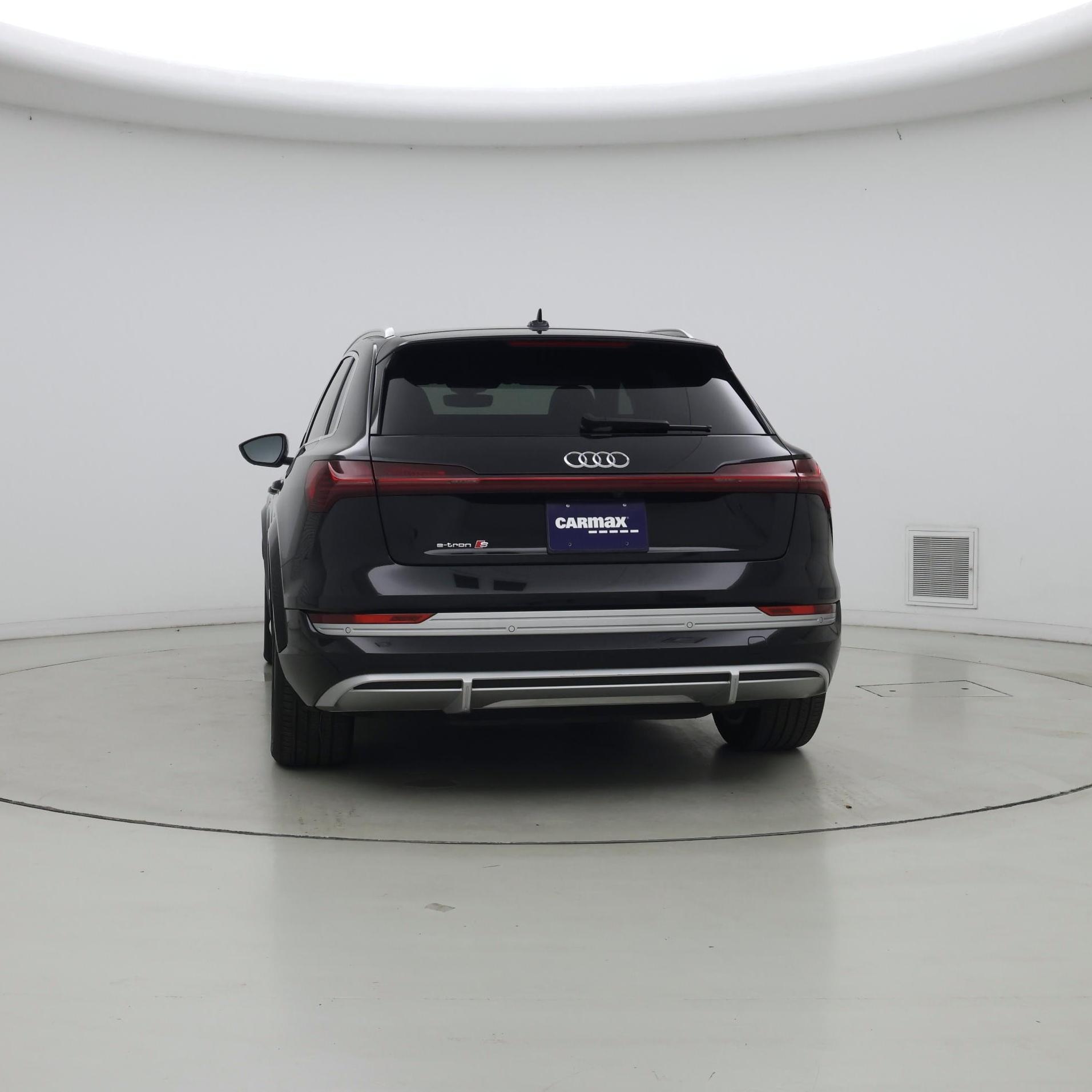 Thumbnail: 2023 Audi e-tron S - 6