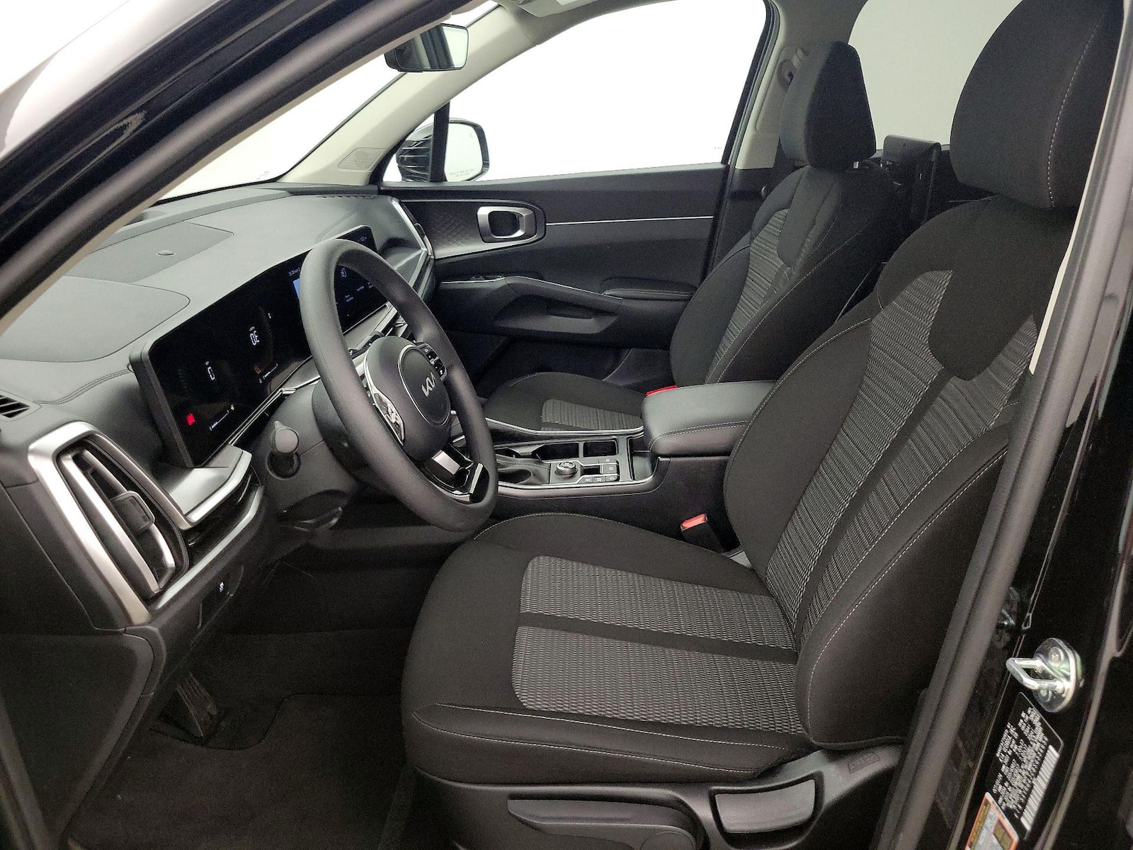2025 Kia Sorento LX - Photo 12