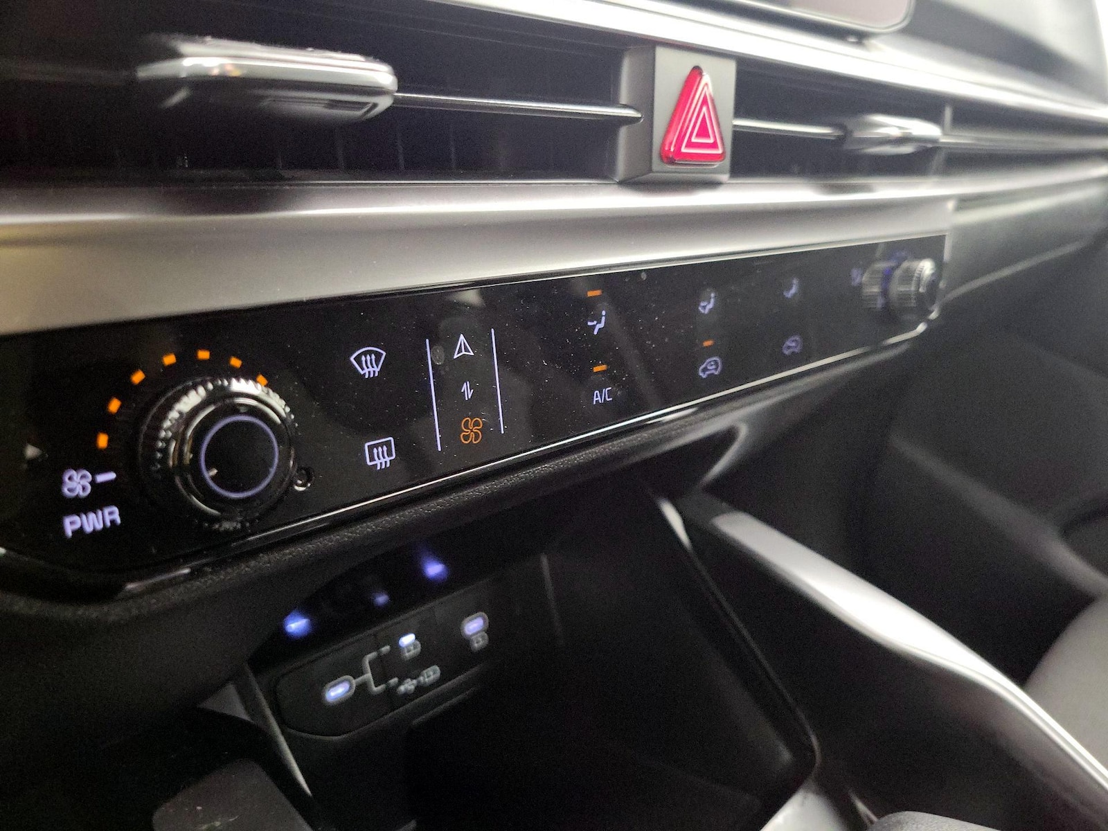 2025 Kia Sorento LX - Photo 17