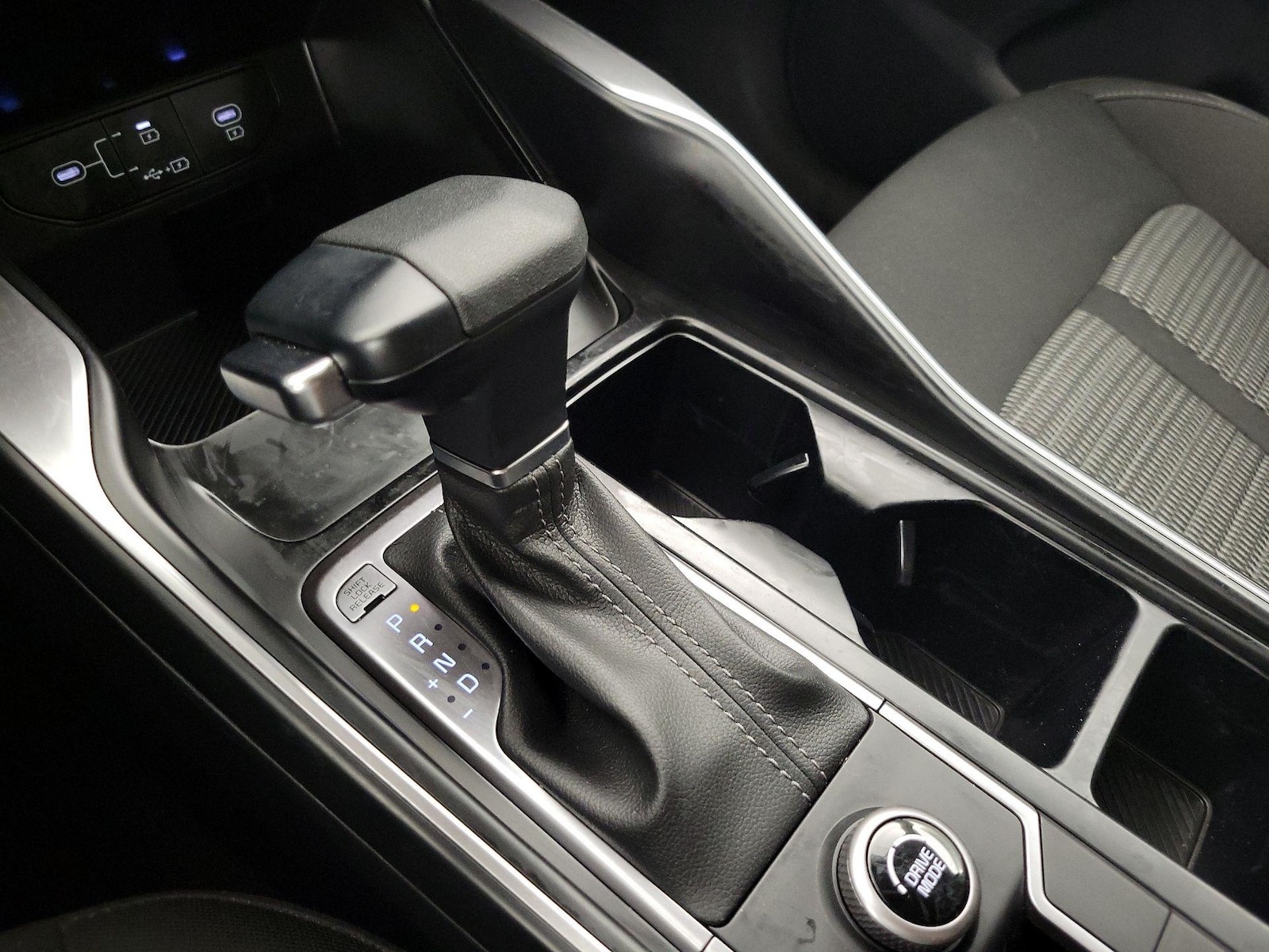 2025 Kia Sorento LX - Photo 18