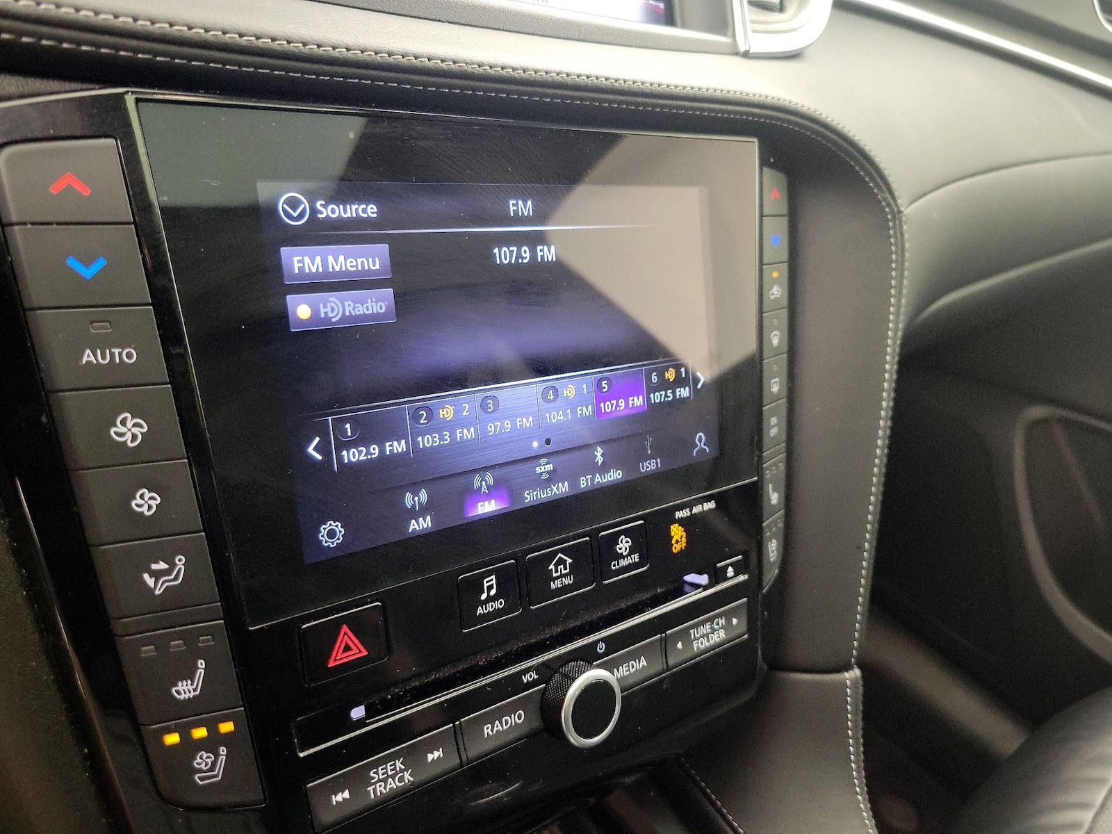 2023 INFINITI QX55 Essential - Photo 17