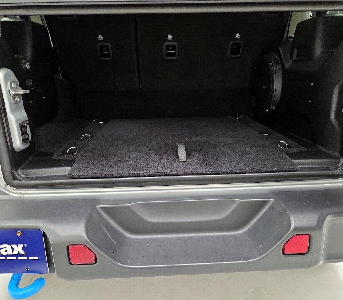 Trunk/Cargo (Seats Up)