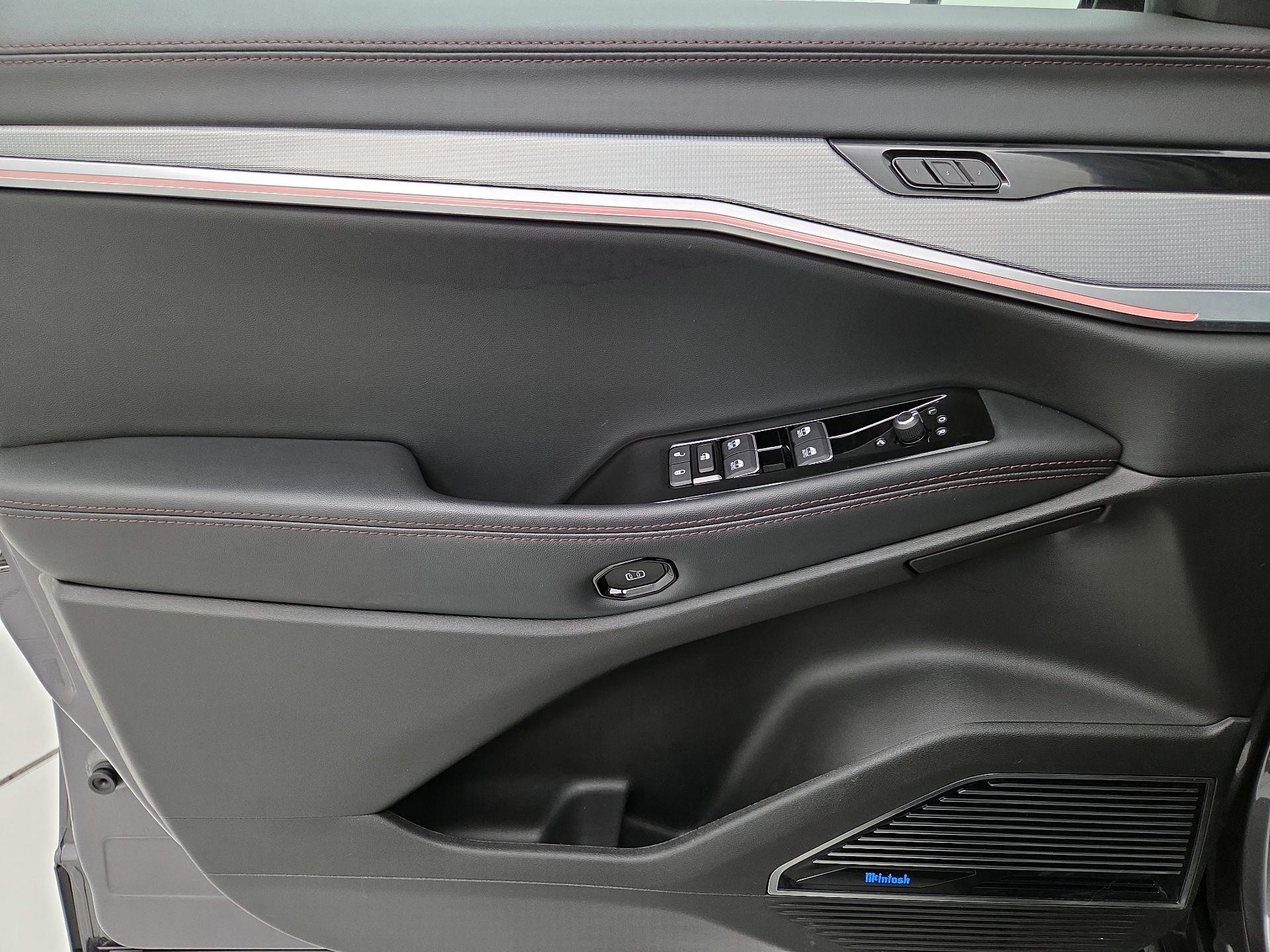 Thumbnail: 2024 Jeep Wagoneer S - 12