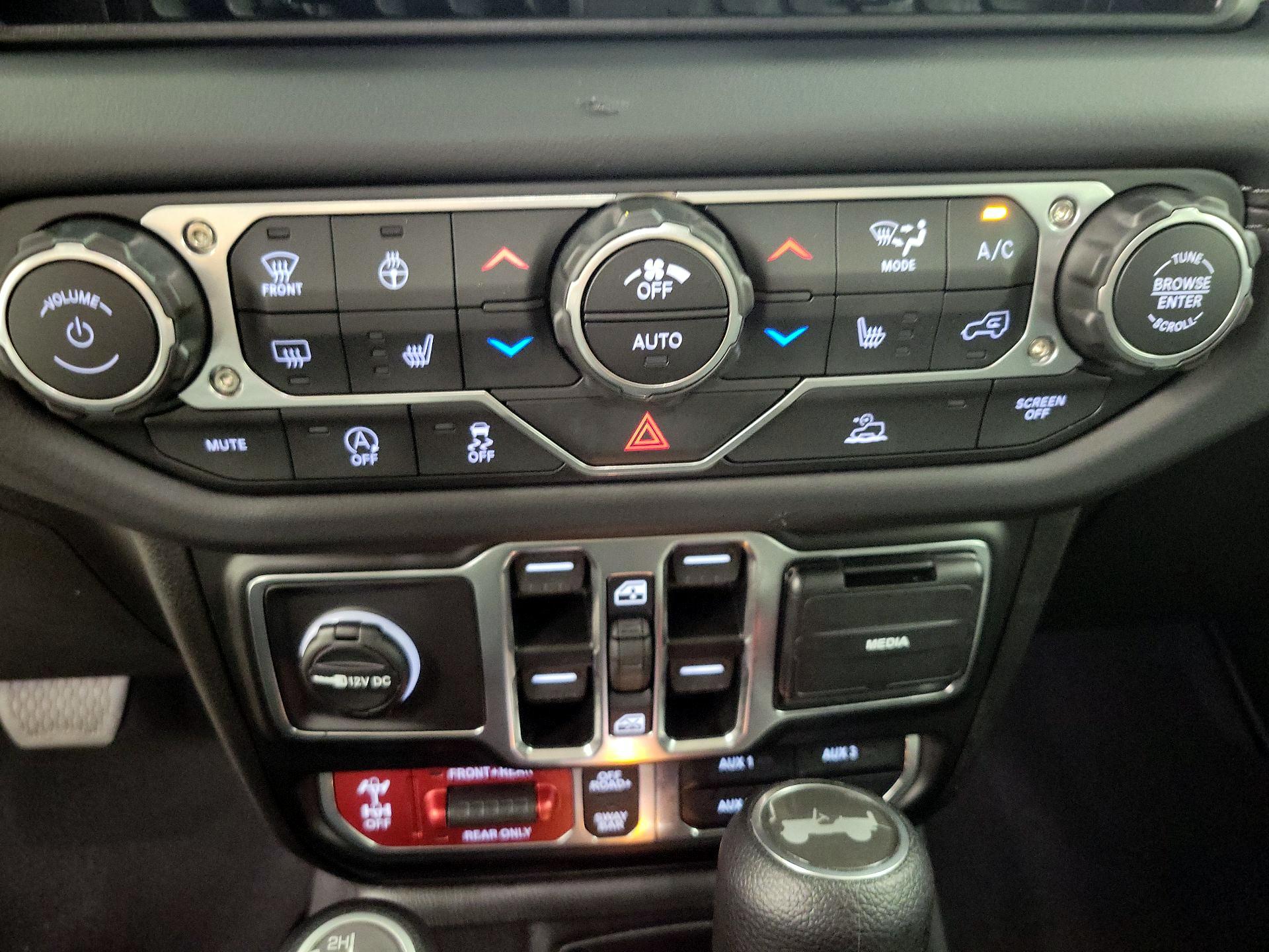 Thumbnail: 2025 Jeep Wrangler - 16