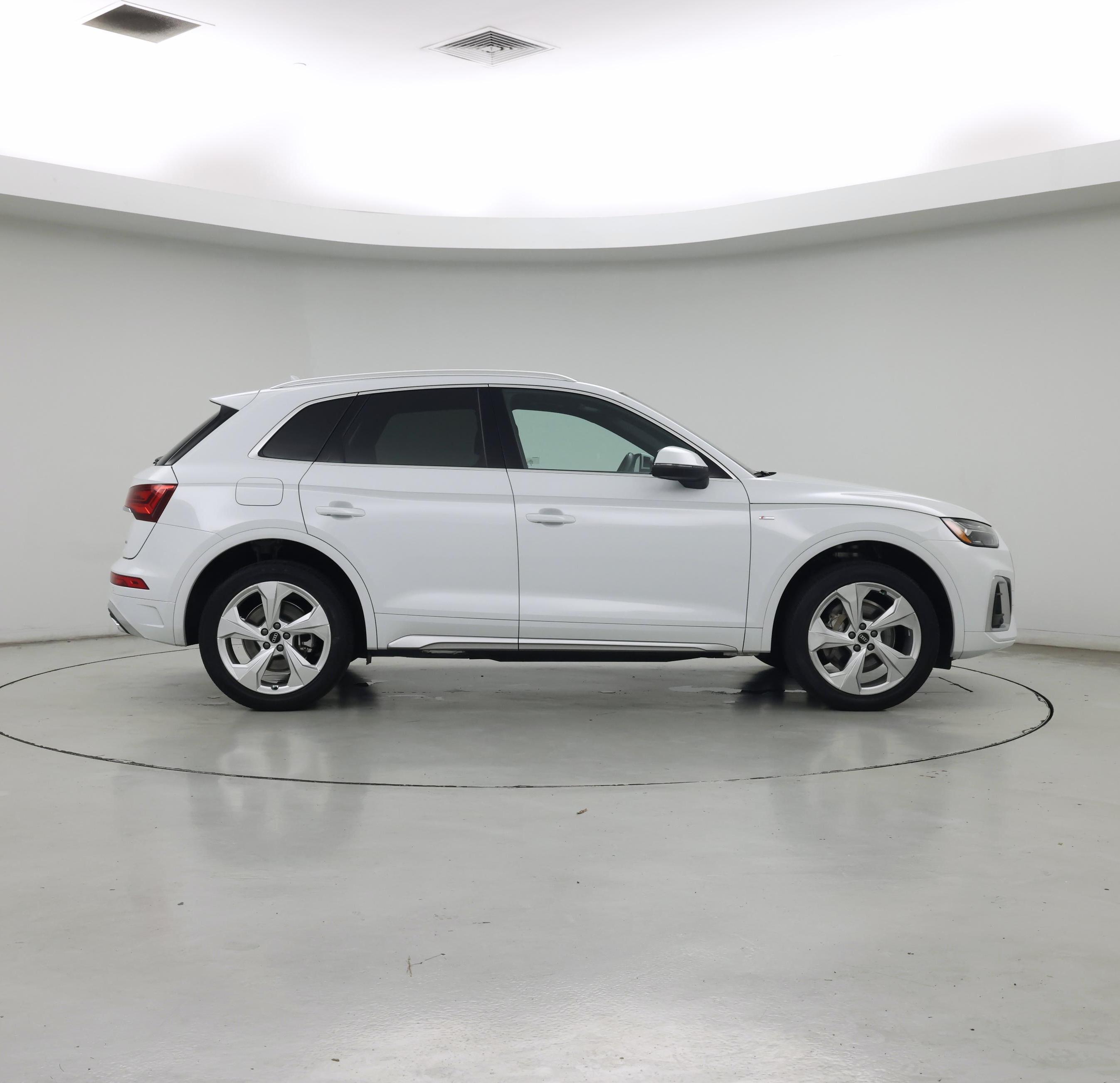 Thumbnail: 2023 Audi Q5 - 7