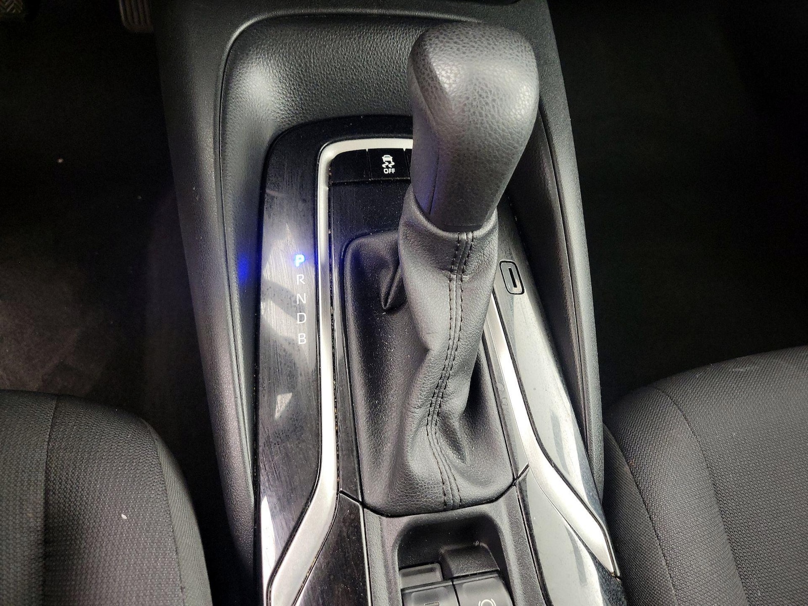 2022 Toyota Corolla LE - Photo 18