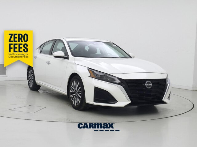 White 2023 Nissan Altima Sedan Front-Wheel Drive Automatic